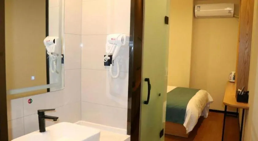 Bed in Shell Hotel Bozhou Lixin County Passenger Center