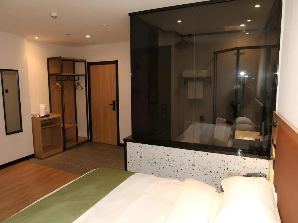 Bed in Green Tree Inn Express Inner Mongolia Ulan Qab High-Speed Railway Station