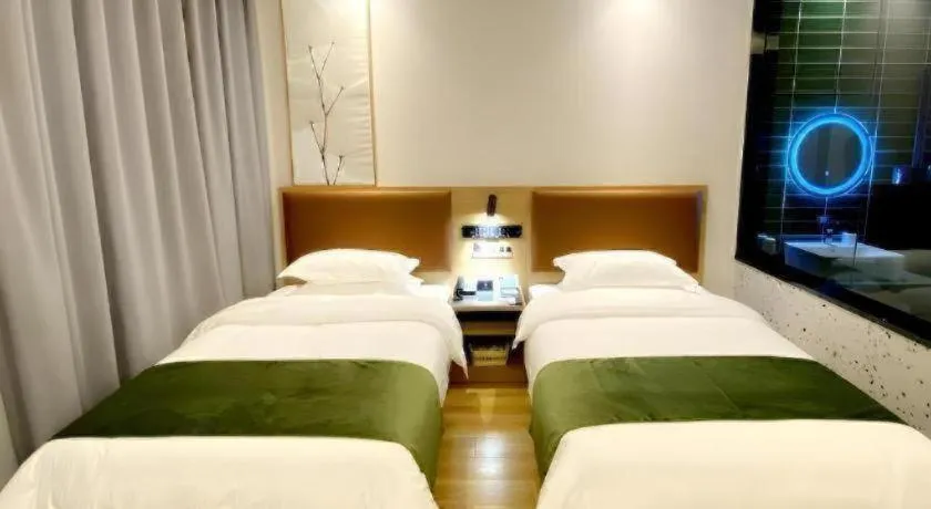 Bed in Green Tree Inn Express Inner Mongolia Ulan Qab High-Speed Railway Station