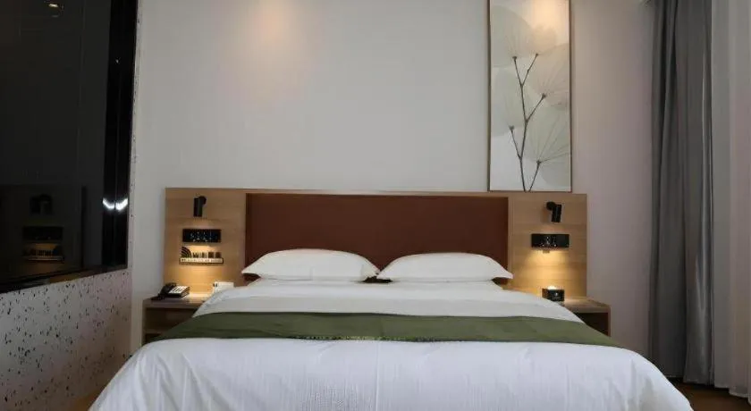 Bed in Green Tree Inn Express Inner Mongolia Ulan Qab High-Speed Railway Station