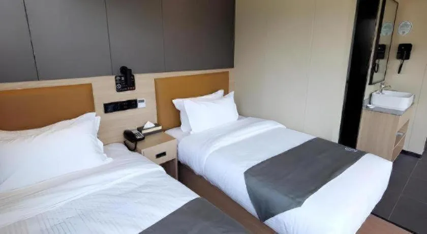 Bed in Green Tree Inn Express Tangshan Kaiping District Government