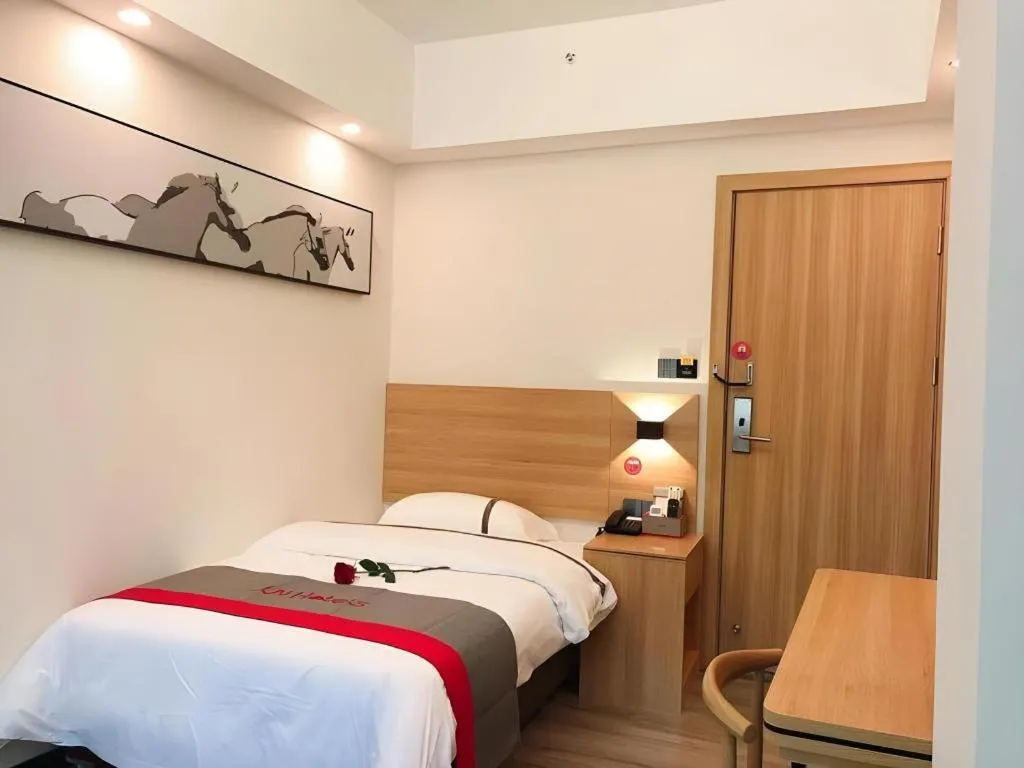 Bed in Jun Hotel Guangdong Zhanjiang Xiashan South Railway Station