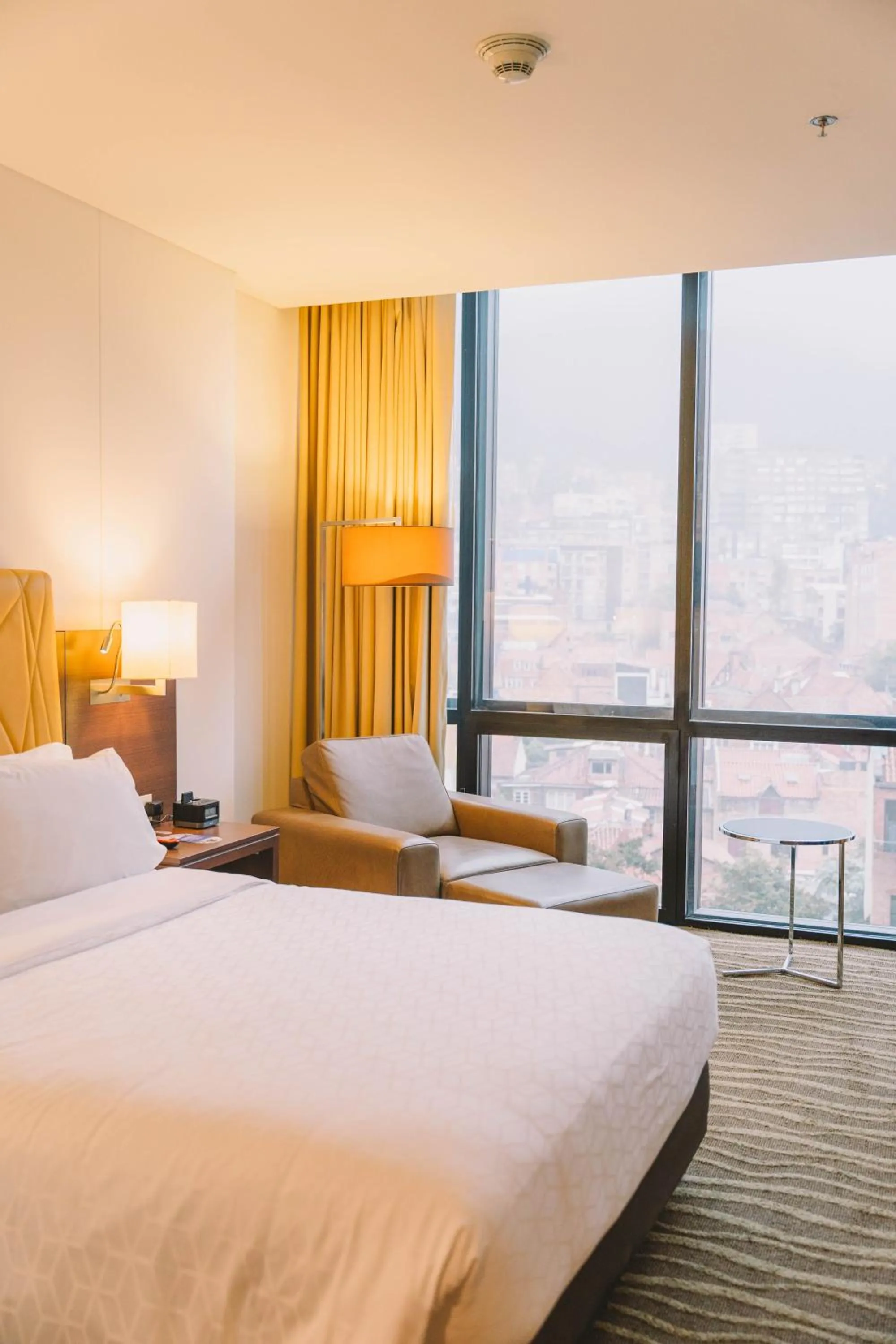 Bed in Holiday Inn Express & Suites Bogota Zona G By IHG