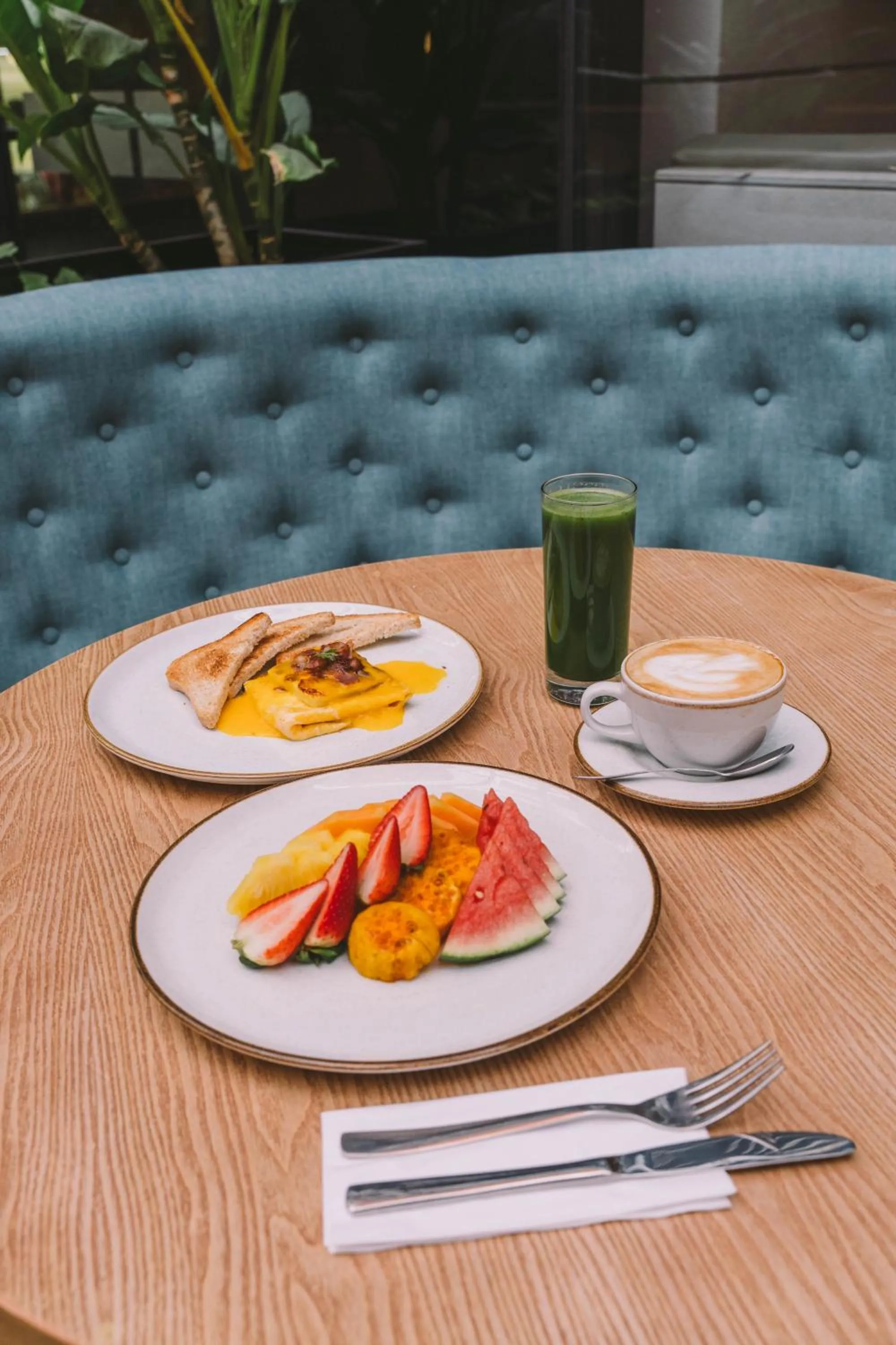 Breakfast in Holiday Inn Express & Suites Bogota Zona G By IHG