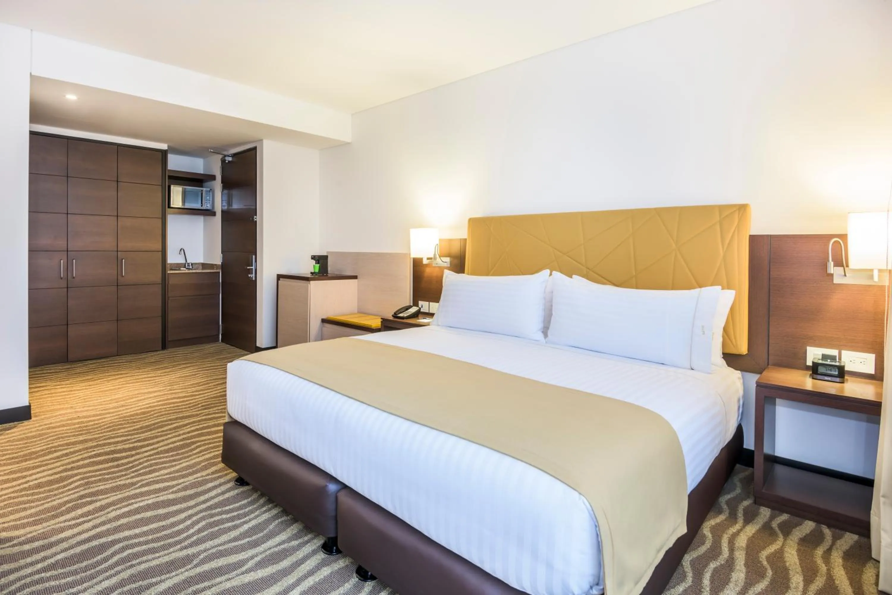 Bedroom, Bed in Holiday Inn Express & Suites Bogota Zona G By IHG