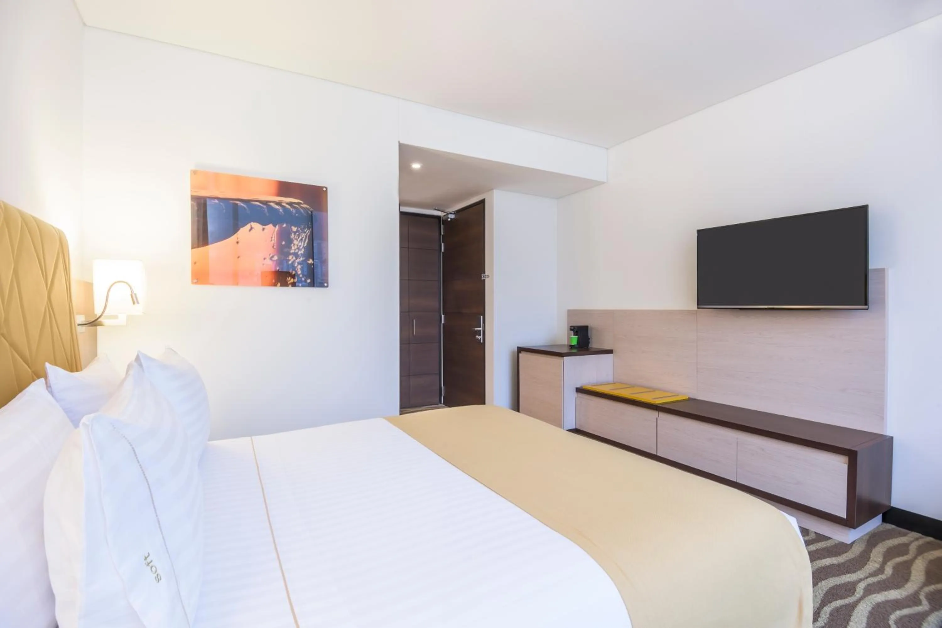 Bedroom, Bed in Holiday Inn Express & Suites Bogota Zona G By IHG