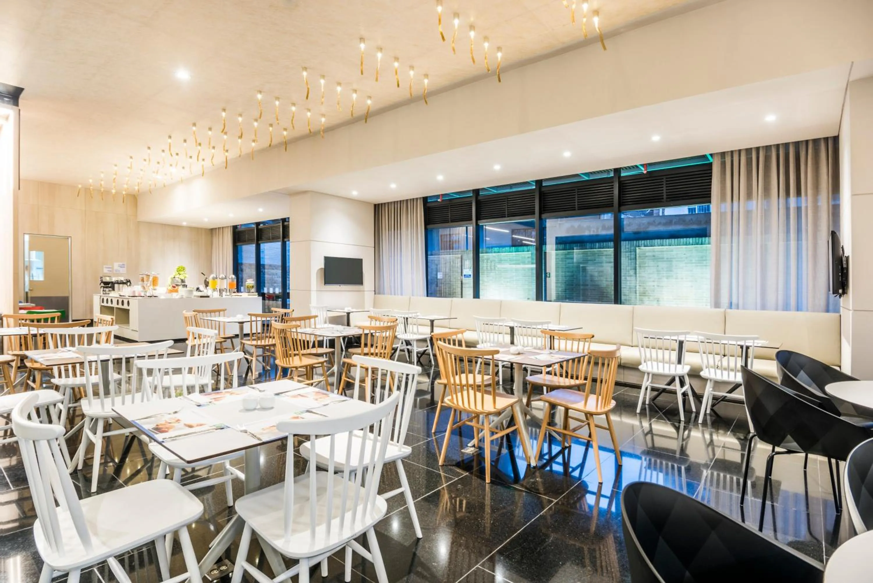 Breakfast in Holiday Inn Express & Suites Bogota Zona G By IHG