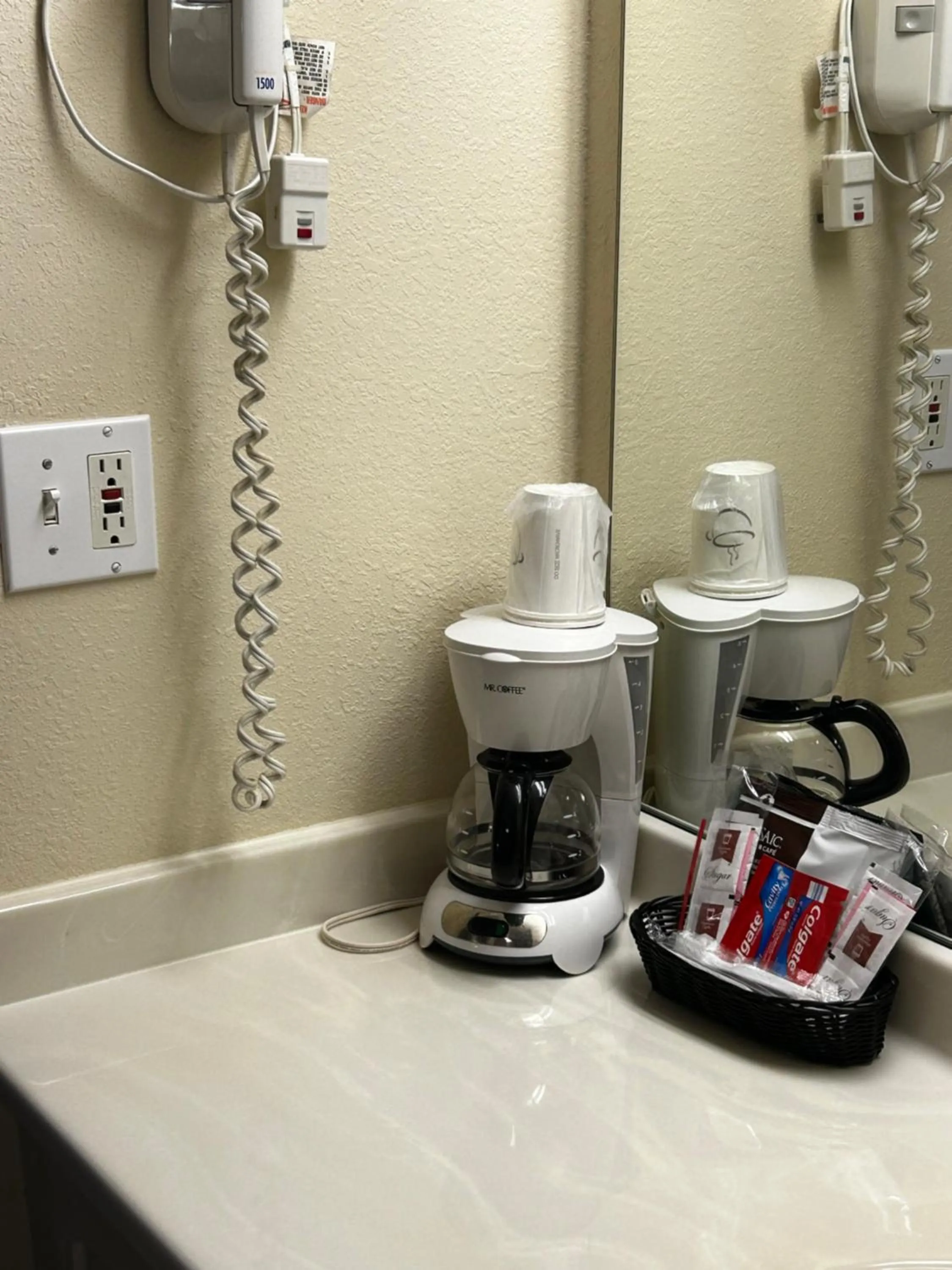 Coffee/tea facilities in Ameristay Inn & Suites