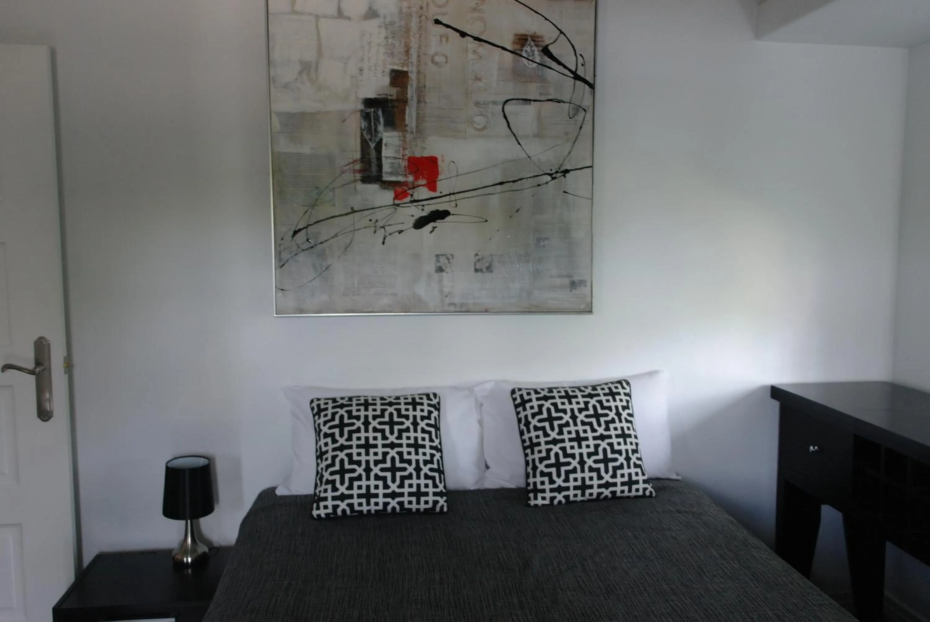 Bedroom, Bed in Hampton Court Apartments