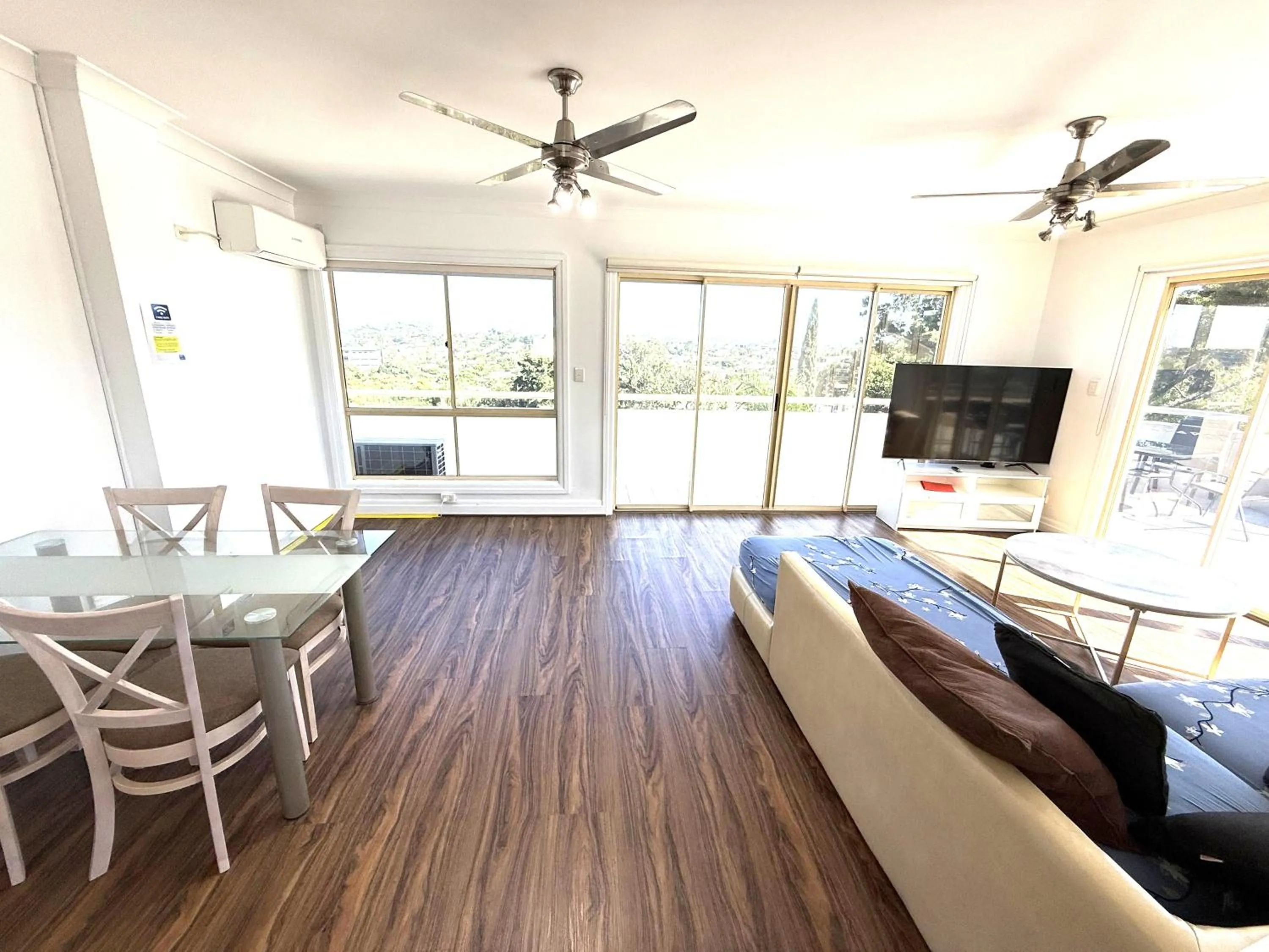 TV and multimedia in Hampton Court Apartments