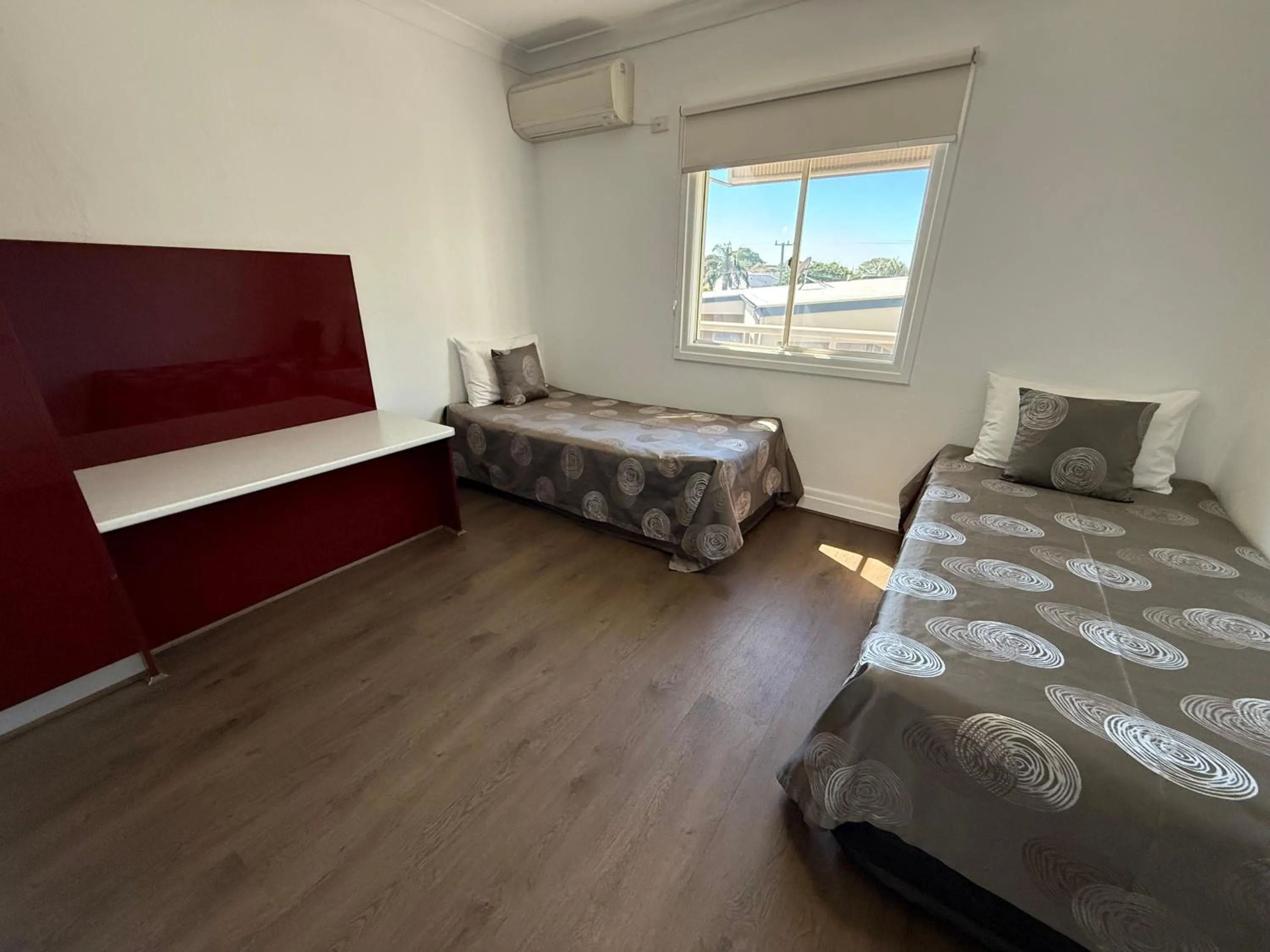 Bed in Hampton Court Apartments