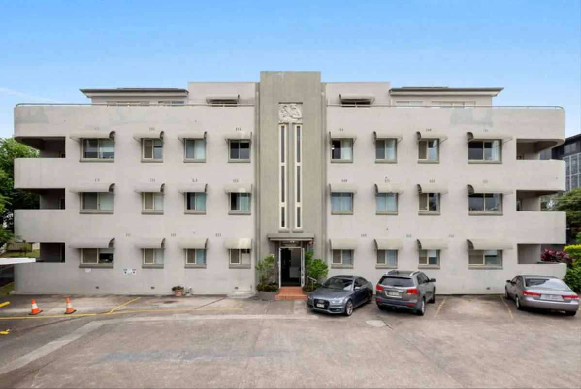 Garden view in Hampton Court Apartments