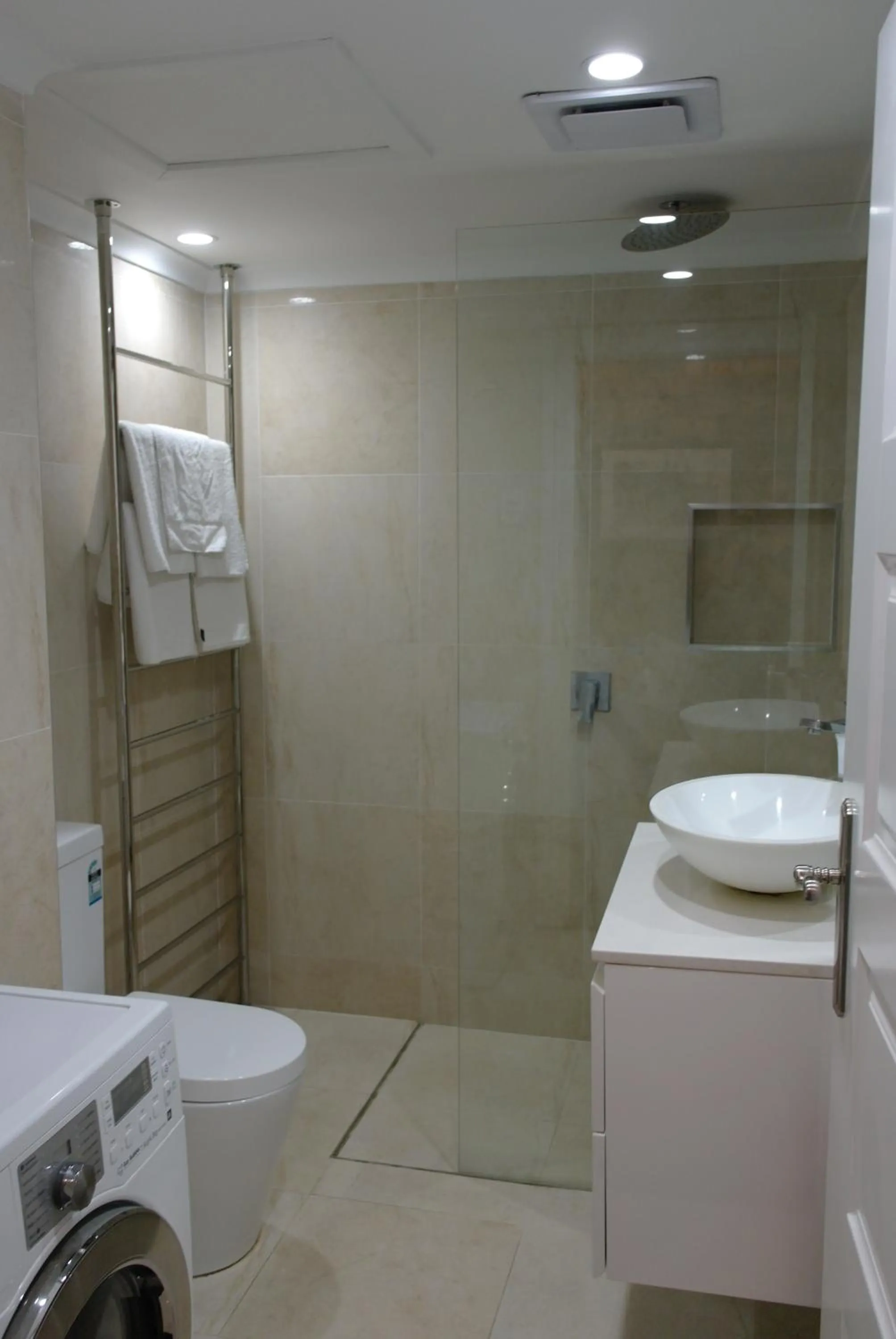 Bathroom in Hampton Court Apartments