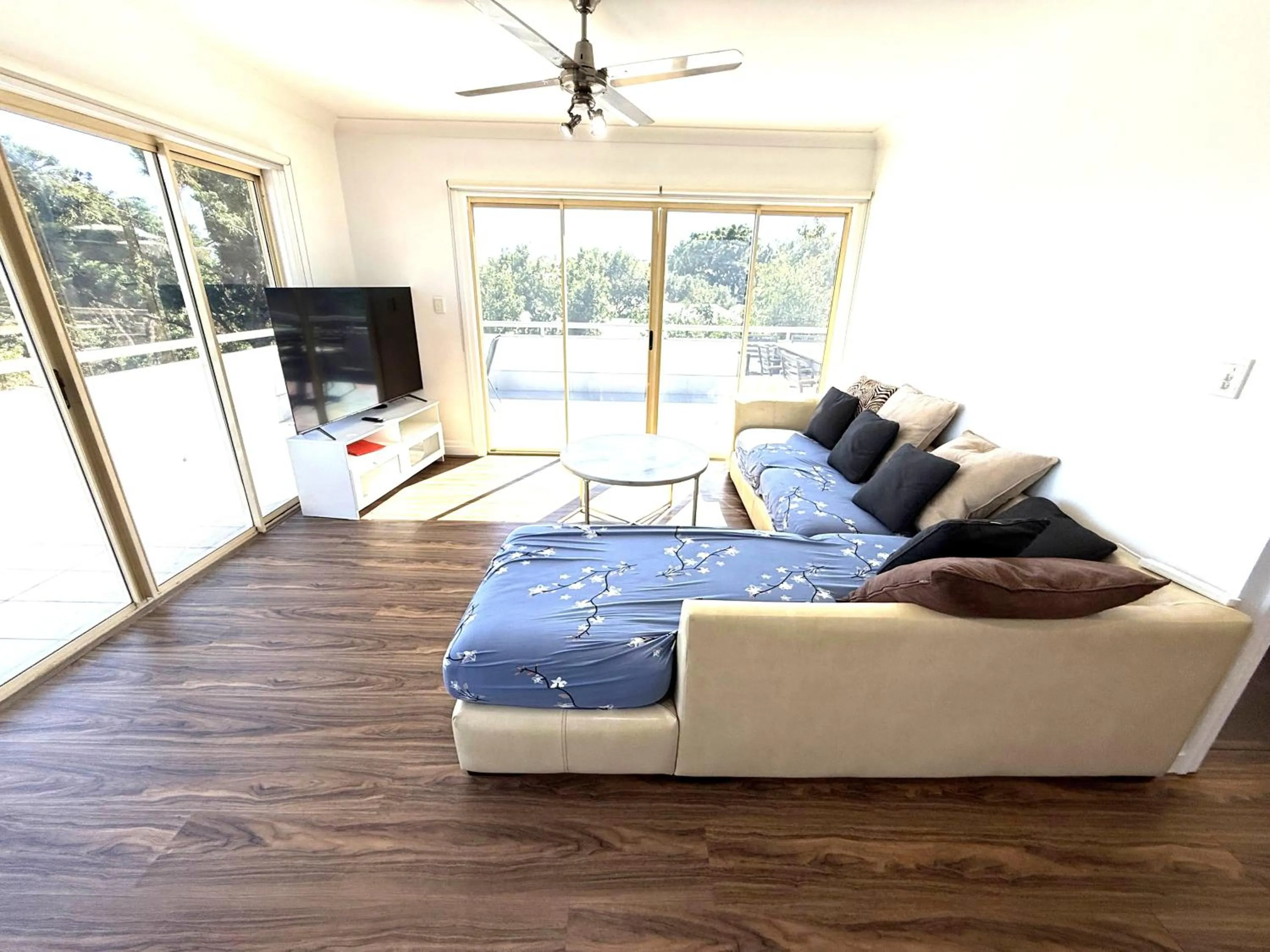Communal lounge/ TV room in Hampton Court Apartments