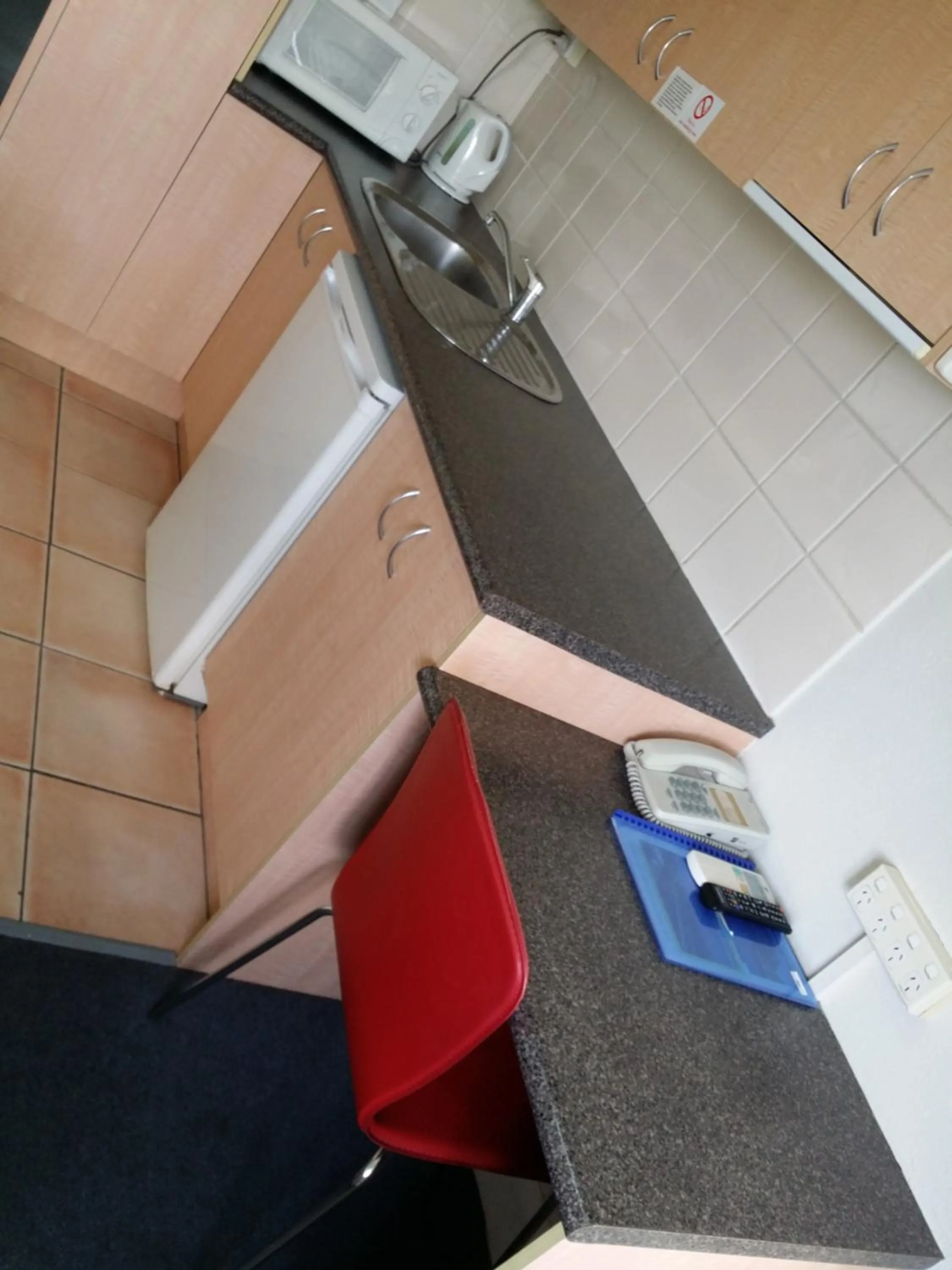 Kitchen or kitchenette in Hampton Court Apartments