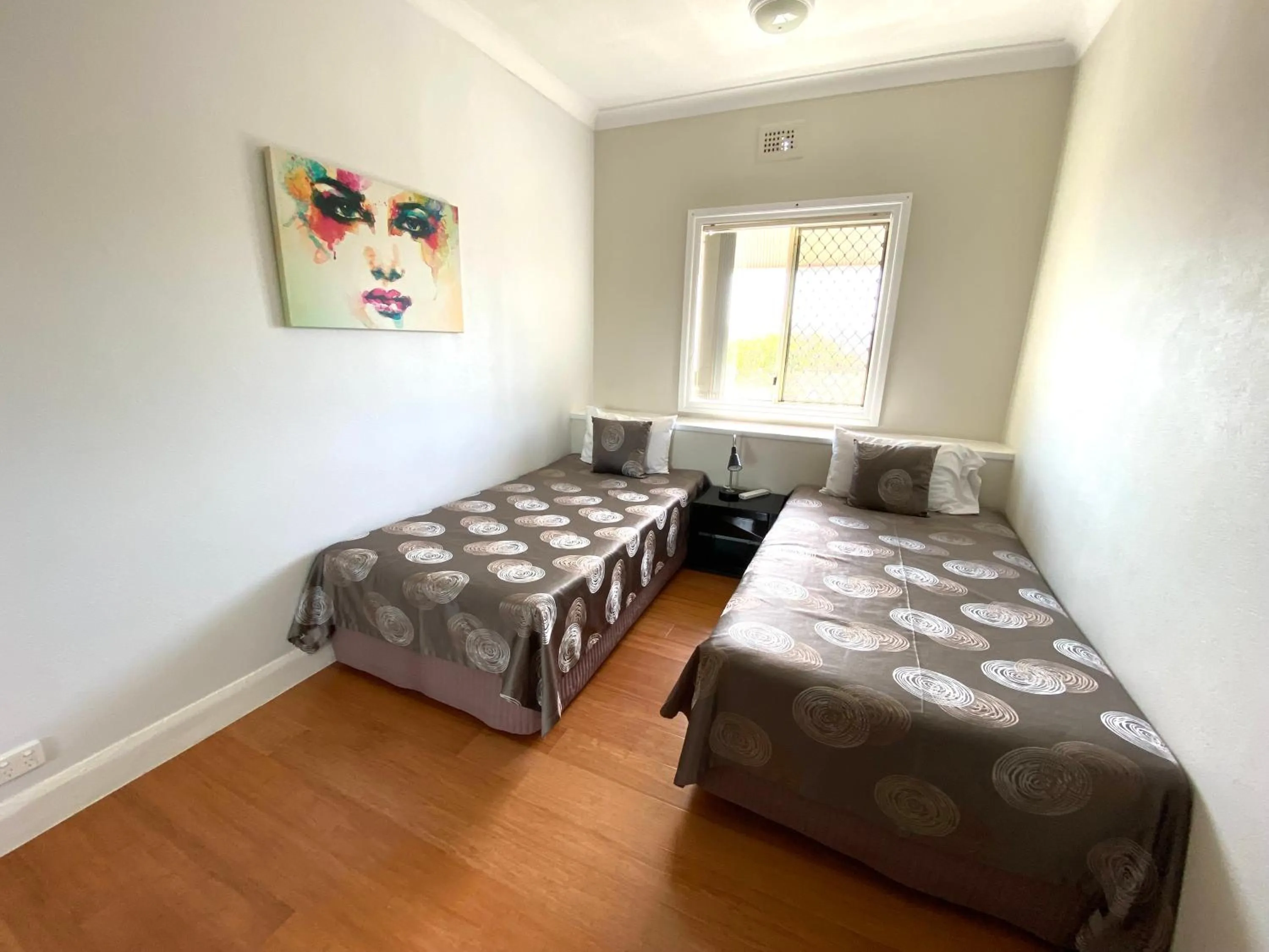 Bed in Hampton Court Apartments