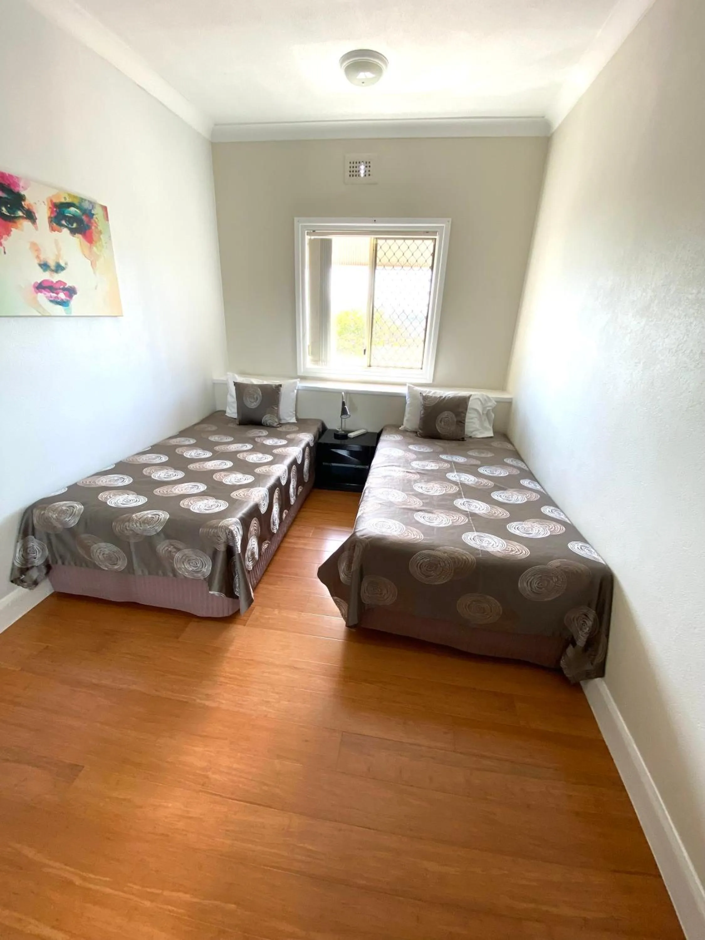 Bed in Hampton Court Apartments