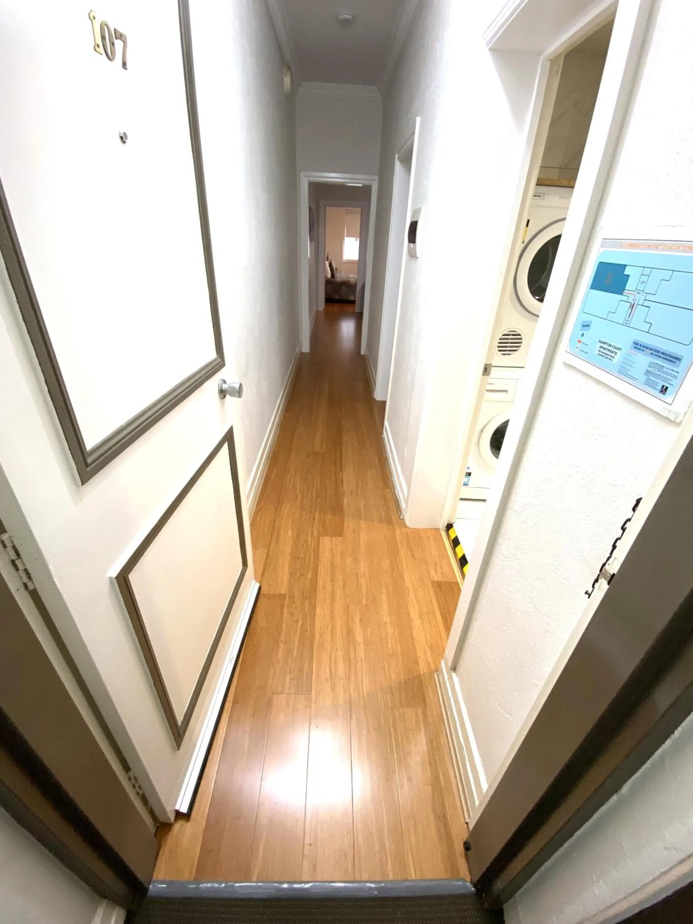 Facade/entrance in Hampton Court Apartments