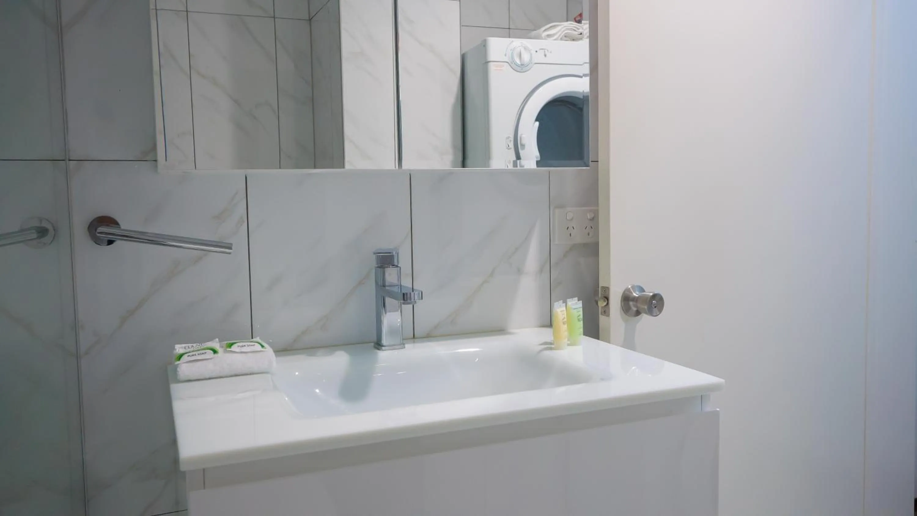 Bathroom in Hampton Court Apartments