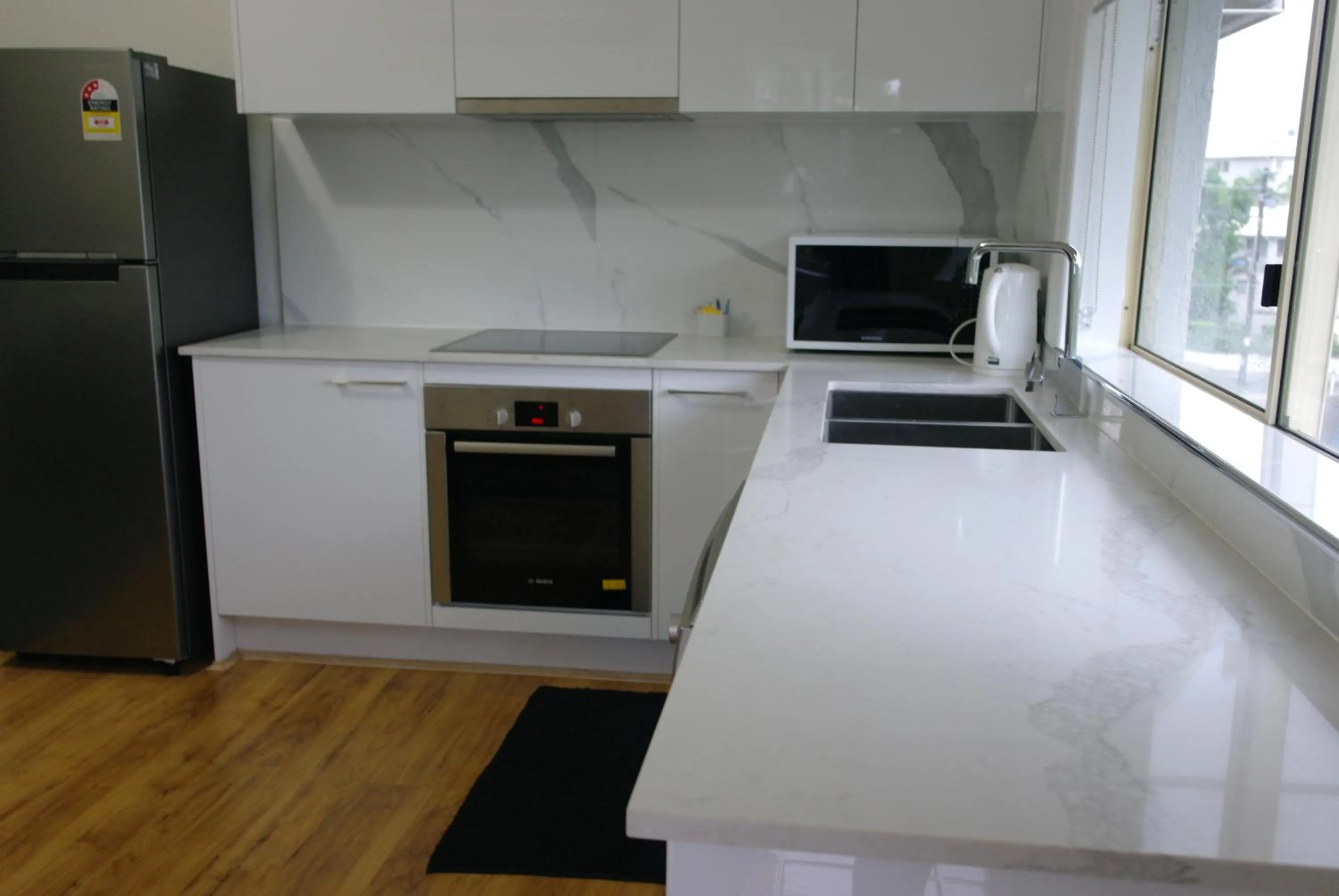 Restaurant/places to eat in Hampton Court Apartments