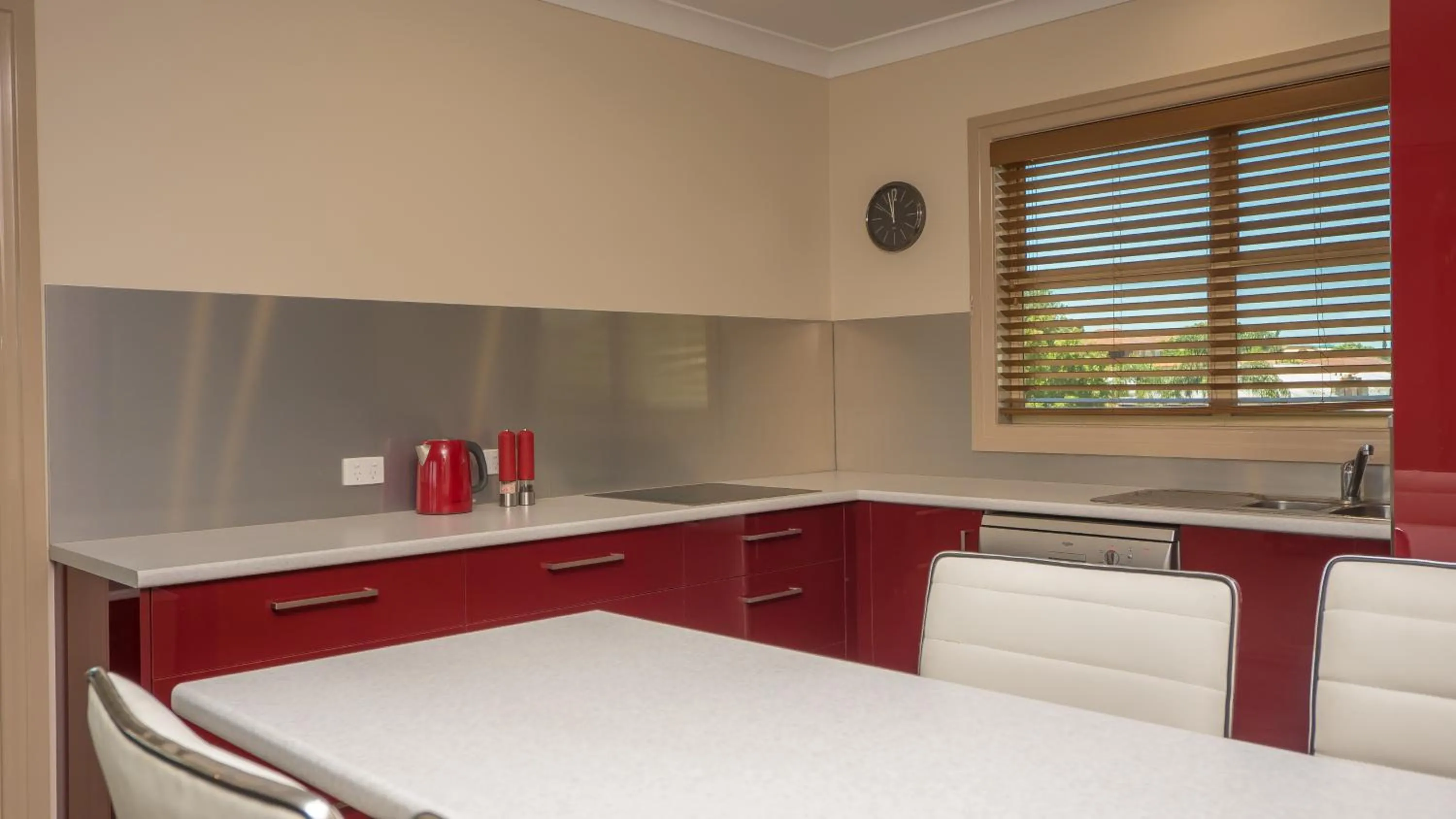 Dining area in Hampton Court Apartments