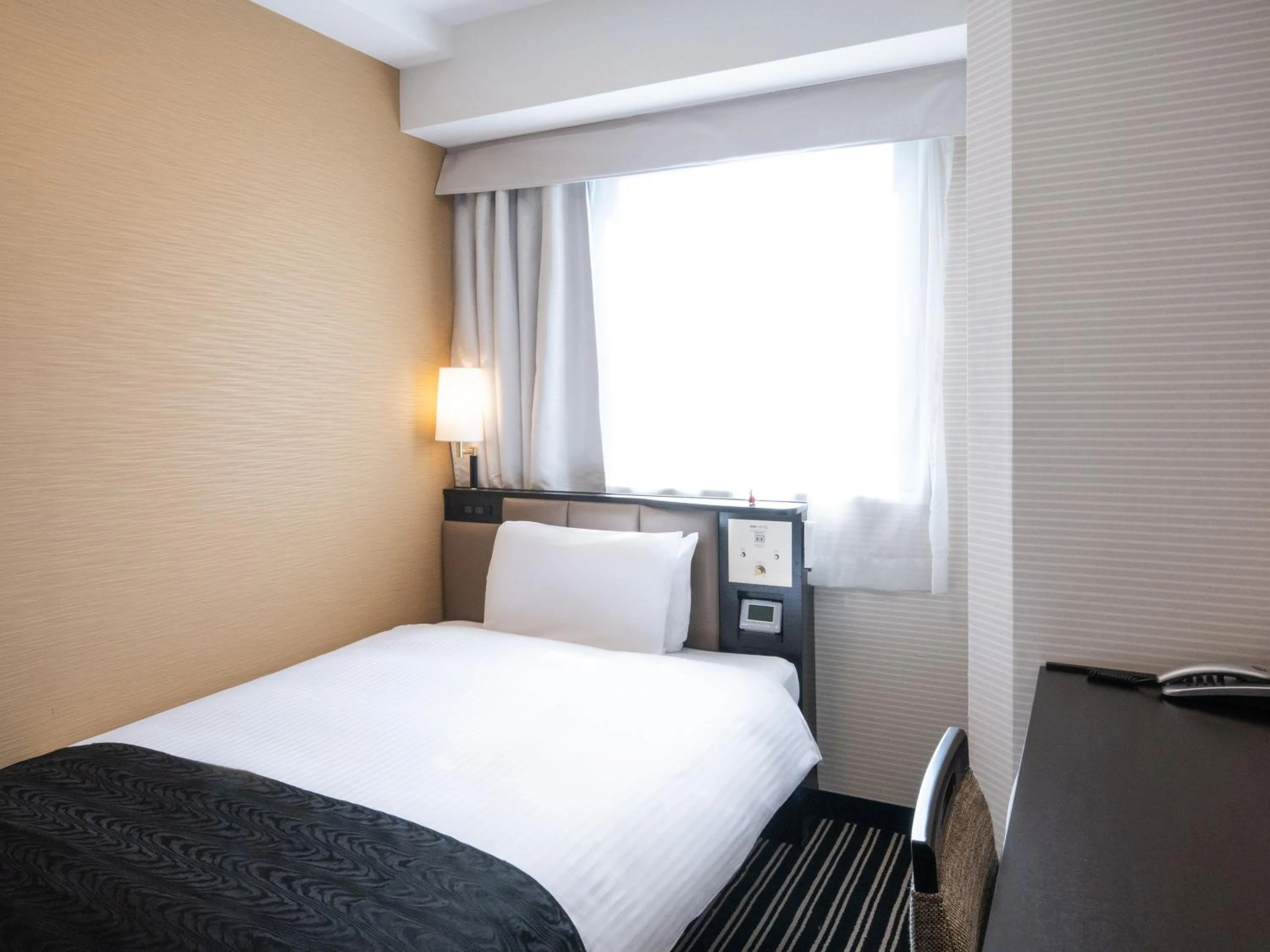 Photo of the whole room, Bed in APA Hotel Higashi Shinjuku Kabukicho