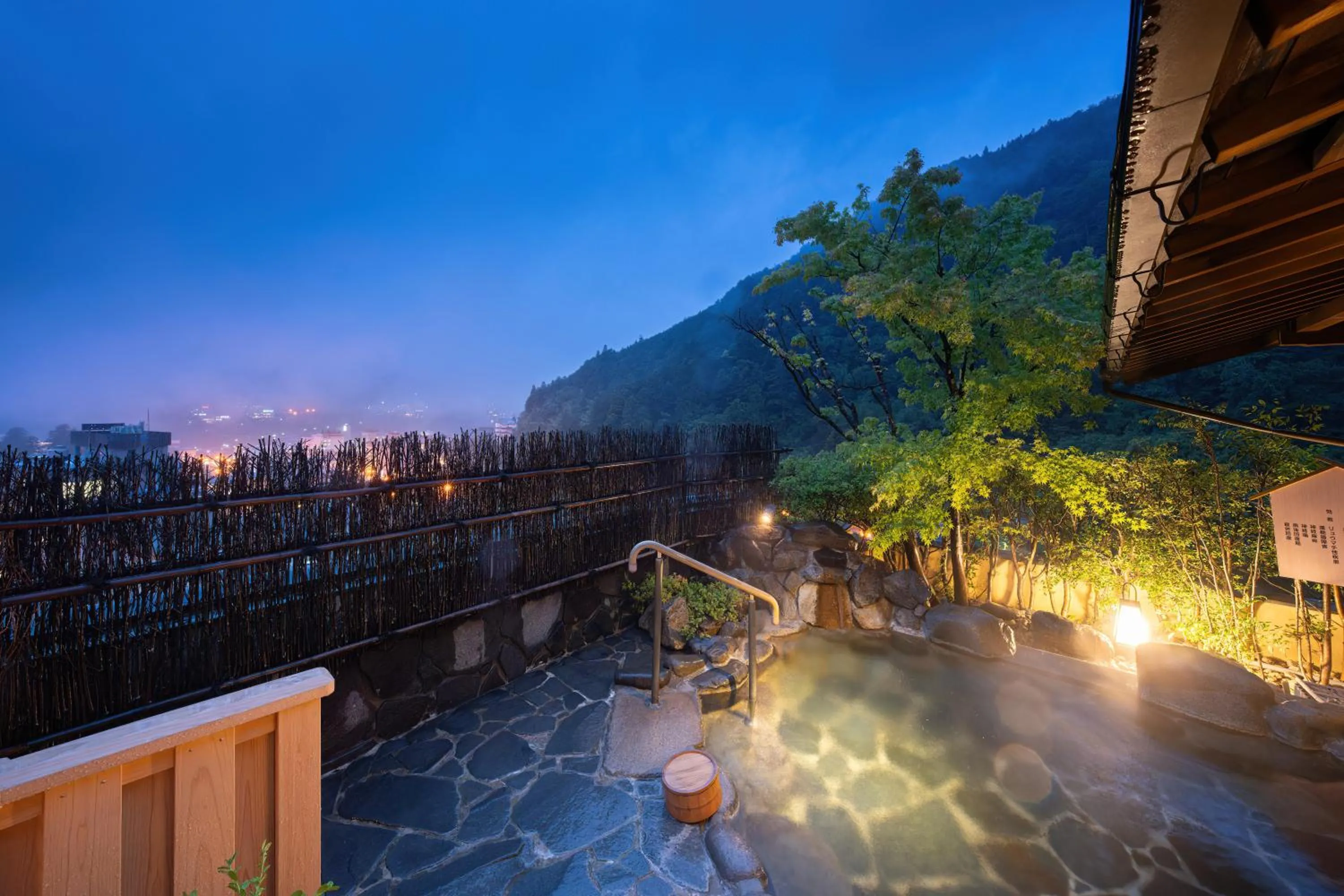 Hot Spring Bath in Suihoen