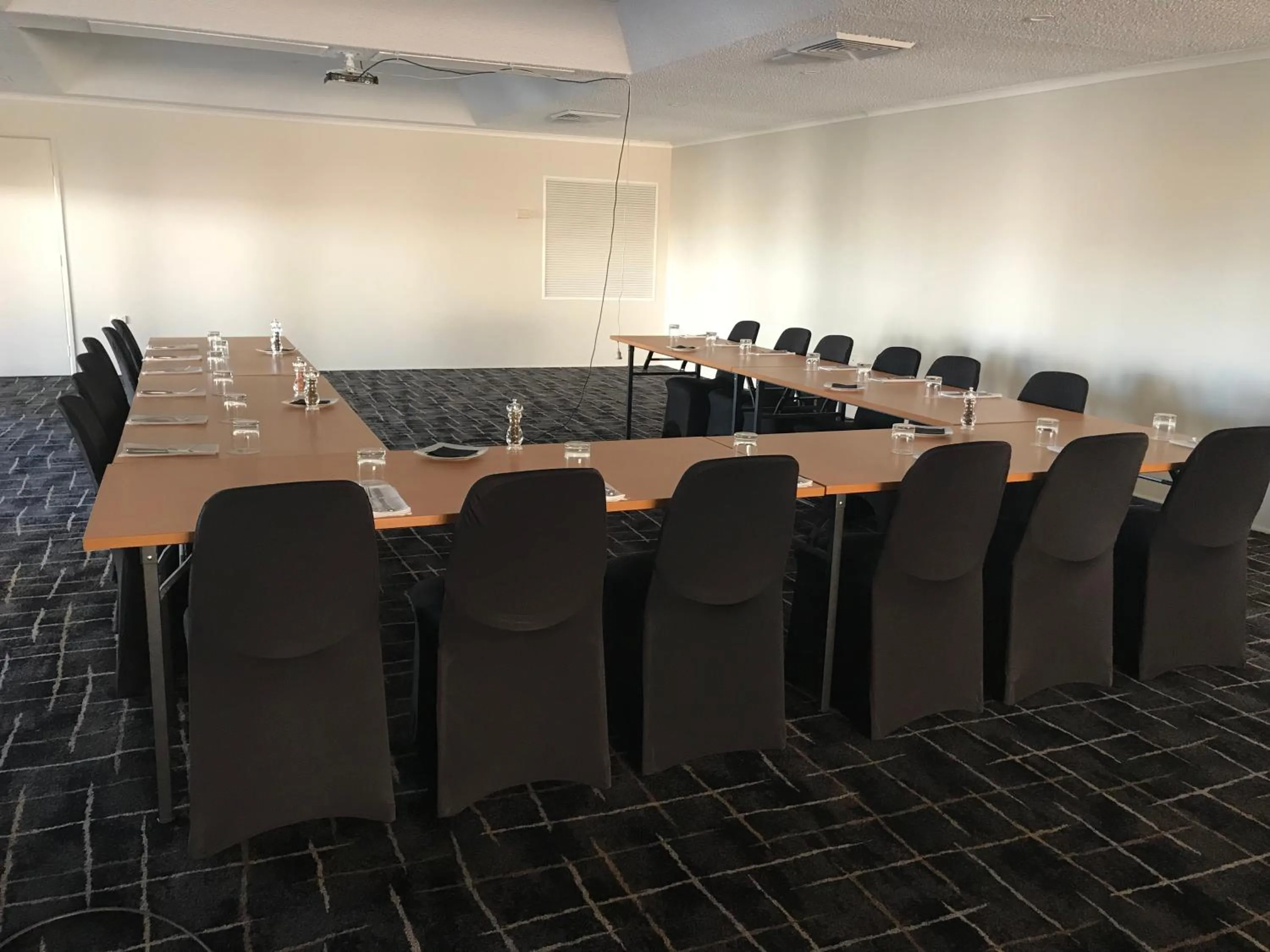 Meeting/conference room in Western Gateway Motel and Apartments