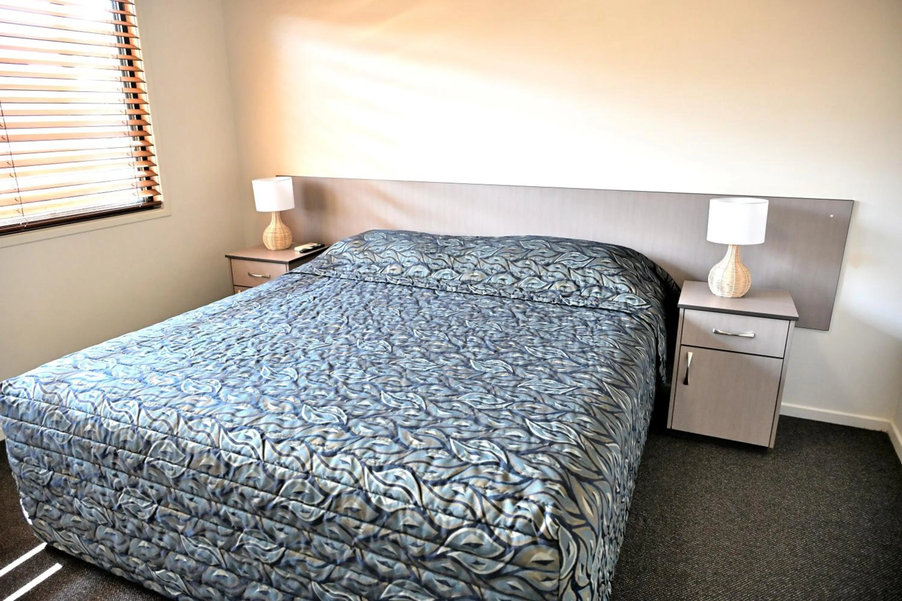 Bed in Western Gateway Motel and Apartments