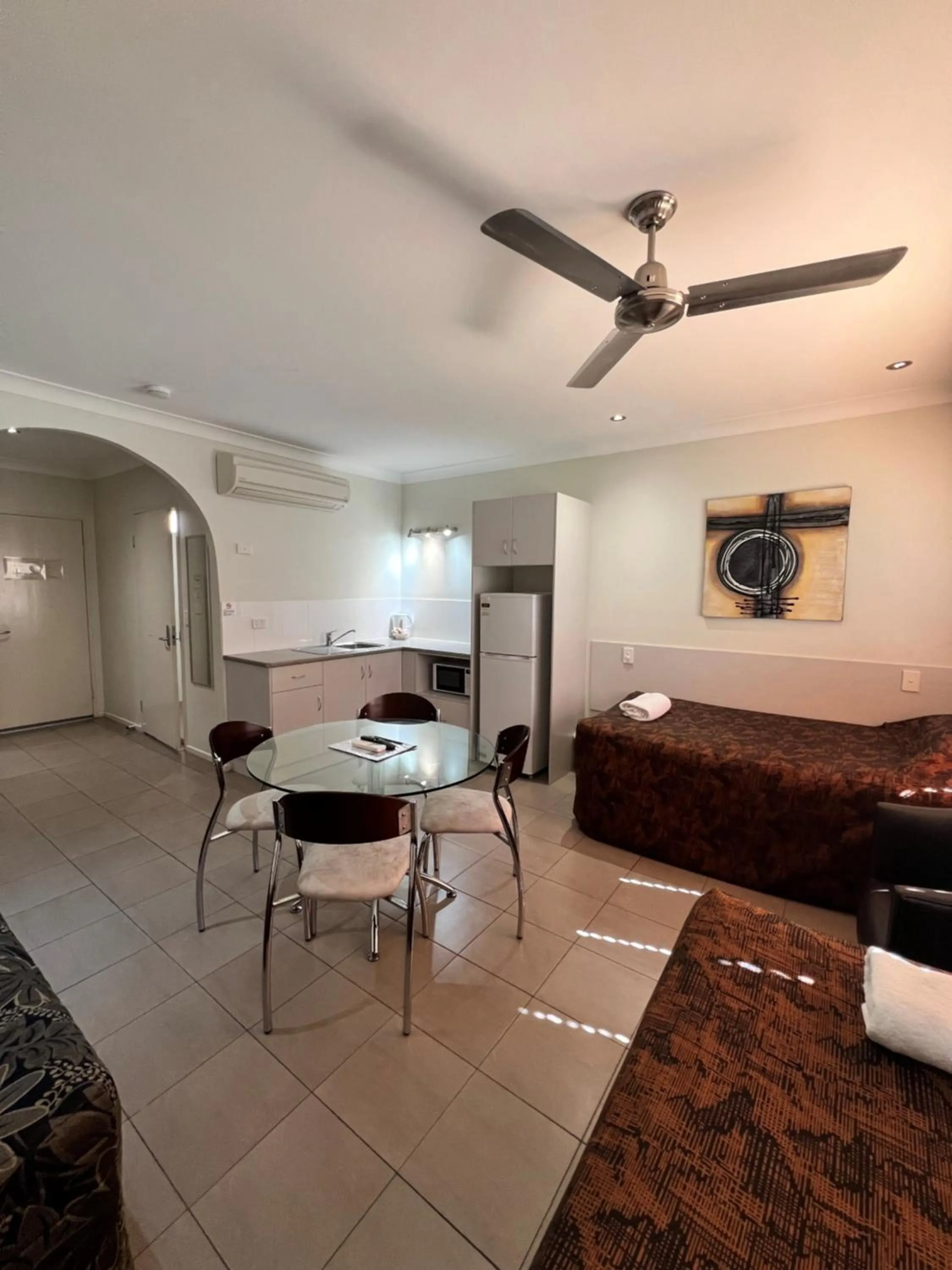 Western Gateway Motel and Apartments