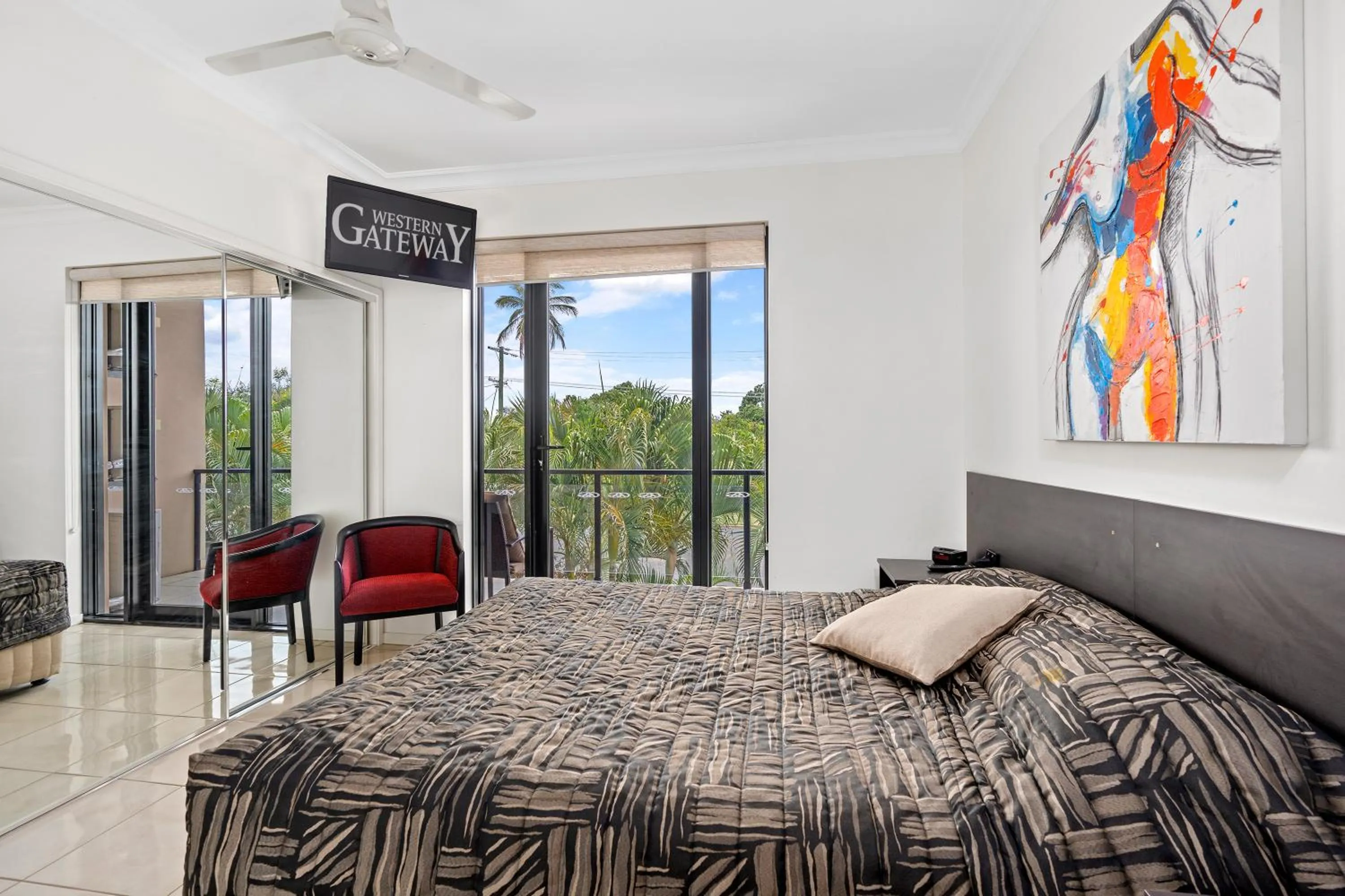 Bed in Western Gateway Motel and Apartments