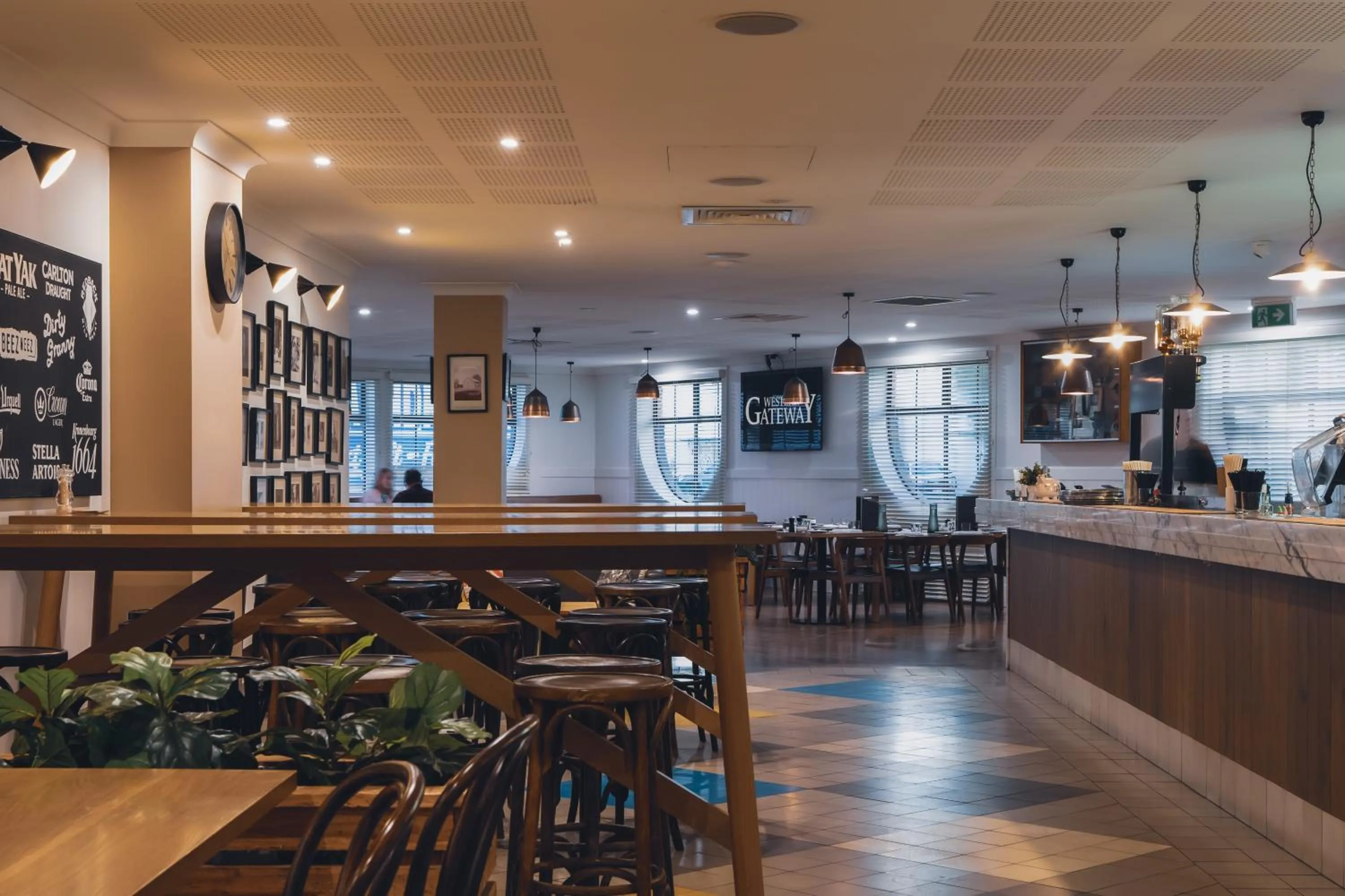 Restaurant/places to eat in Western Gateway Motel and Apartments