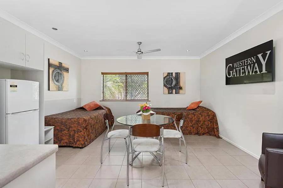 Living room in Western Gateway Motel and Apartments