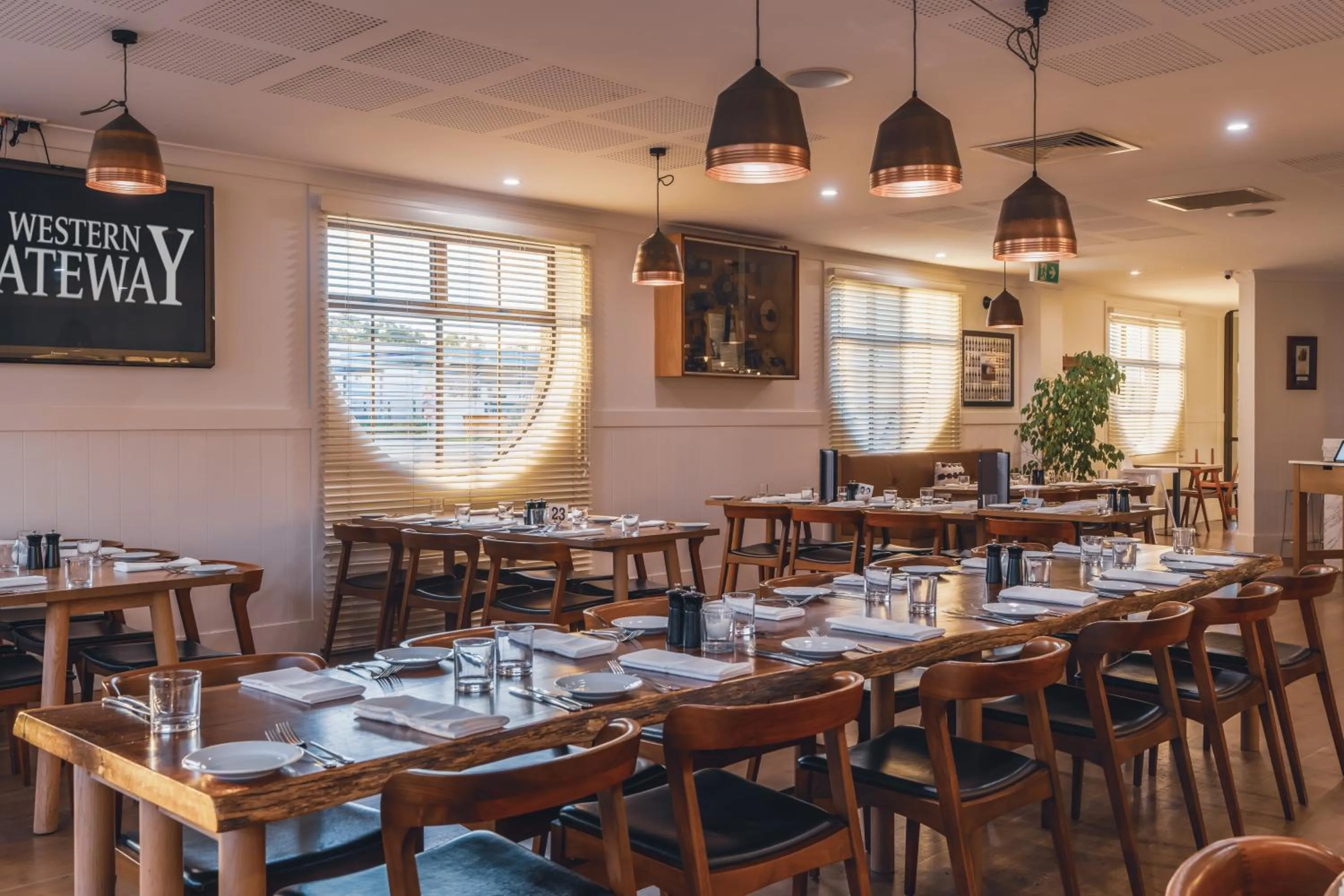 Restaurant/places to eat in Western Gateway Motel and Apartments