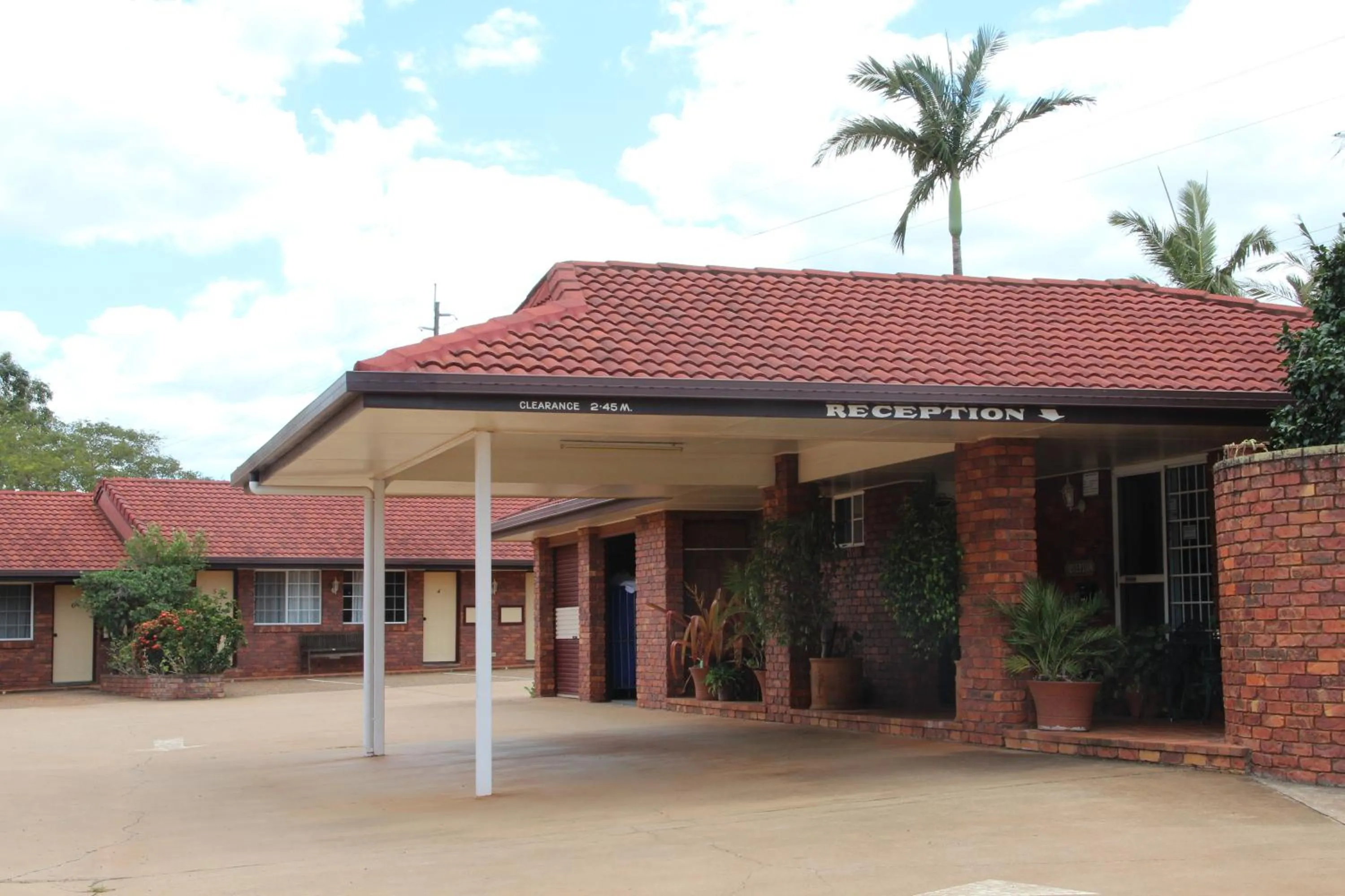 Facade/entrance in Childers Gateway Motor Inn