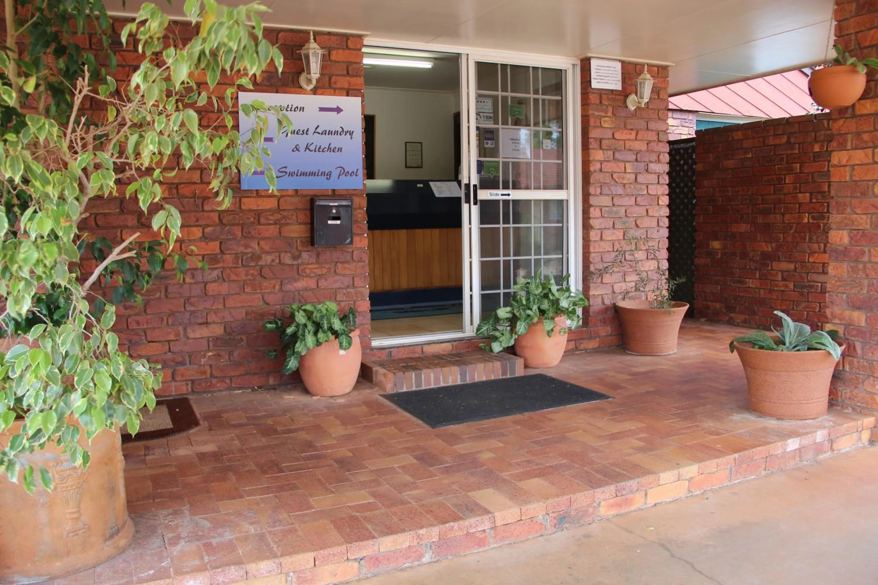Lobby or reception in Childers Gateway Motor Inn