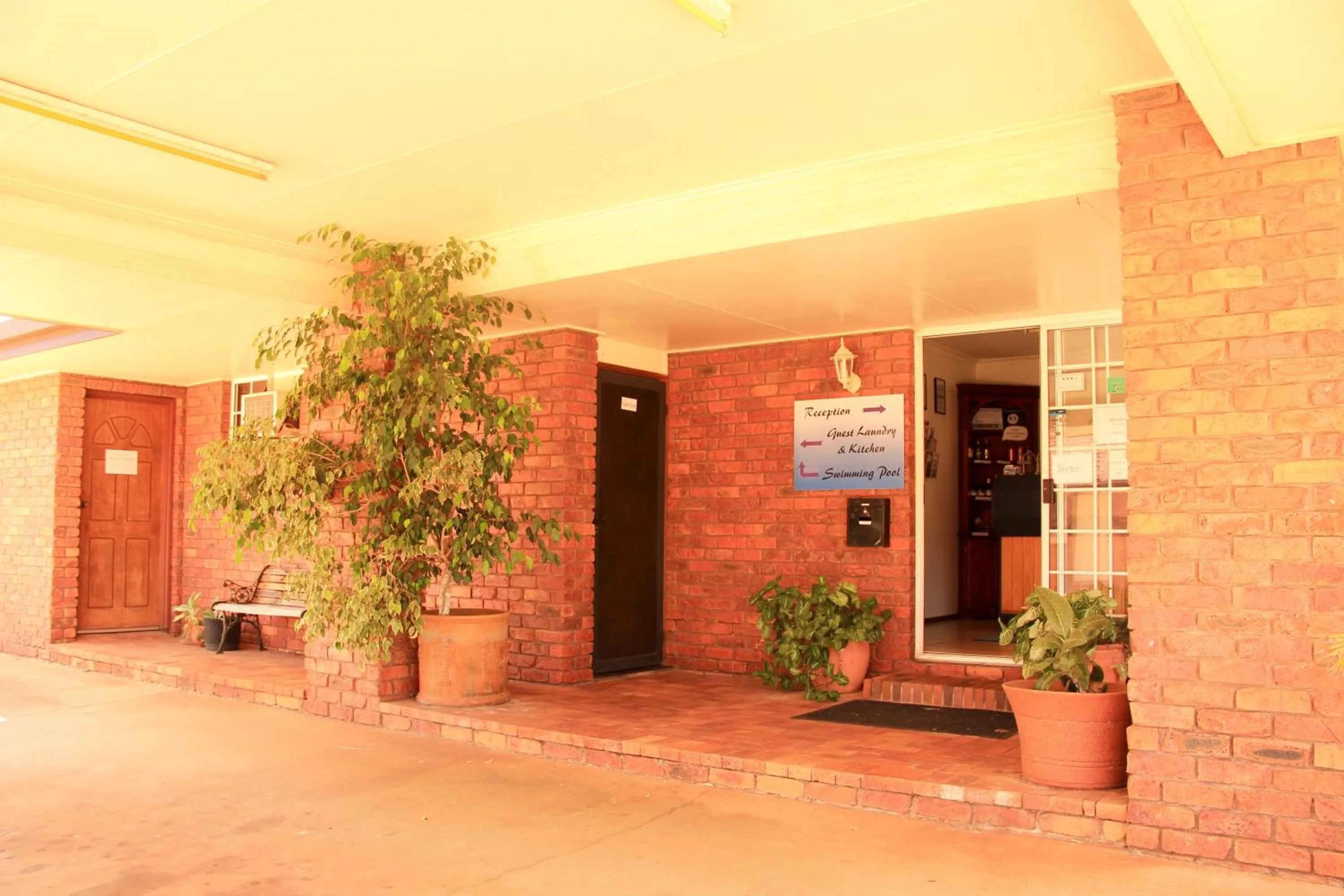 Facade/entrance in Childers Gateway Motor Inn