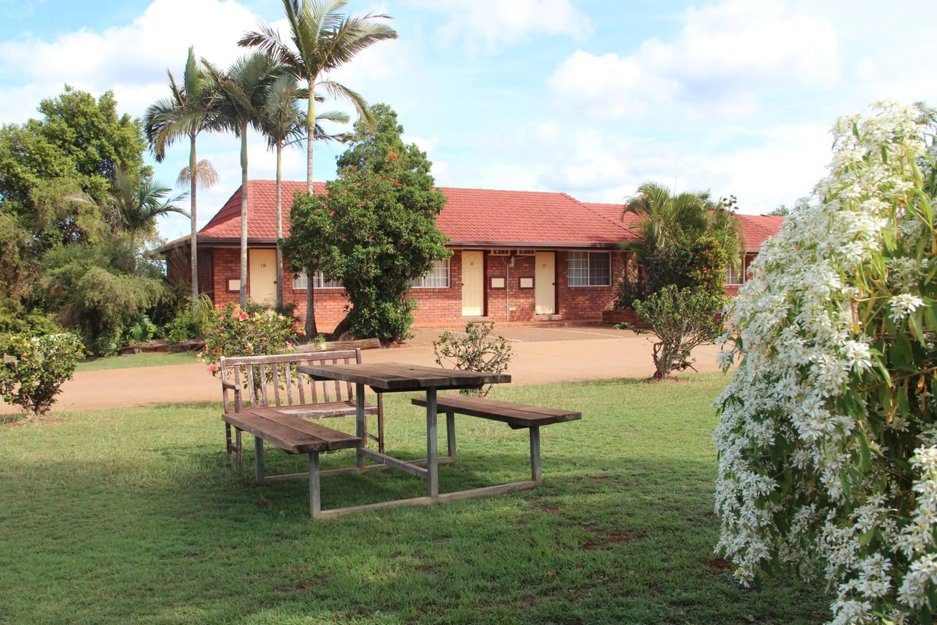 Facade/entrance in Childers Gateway Motor Inn