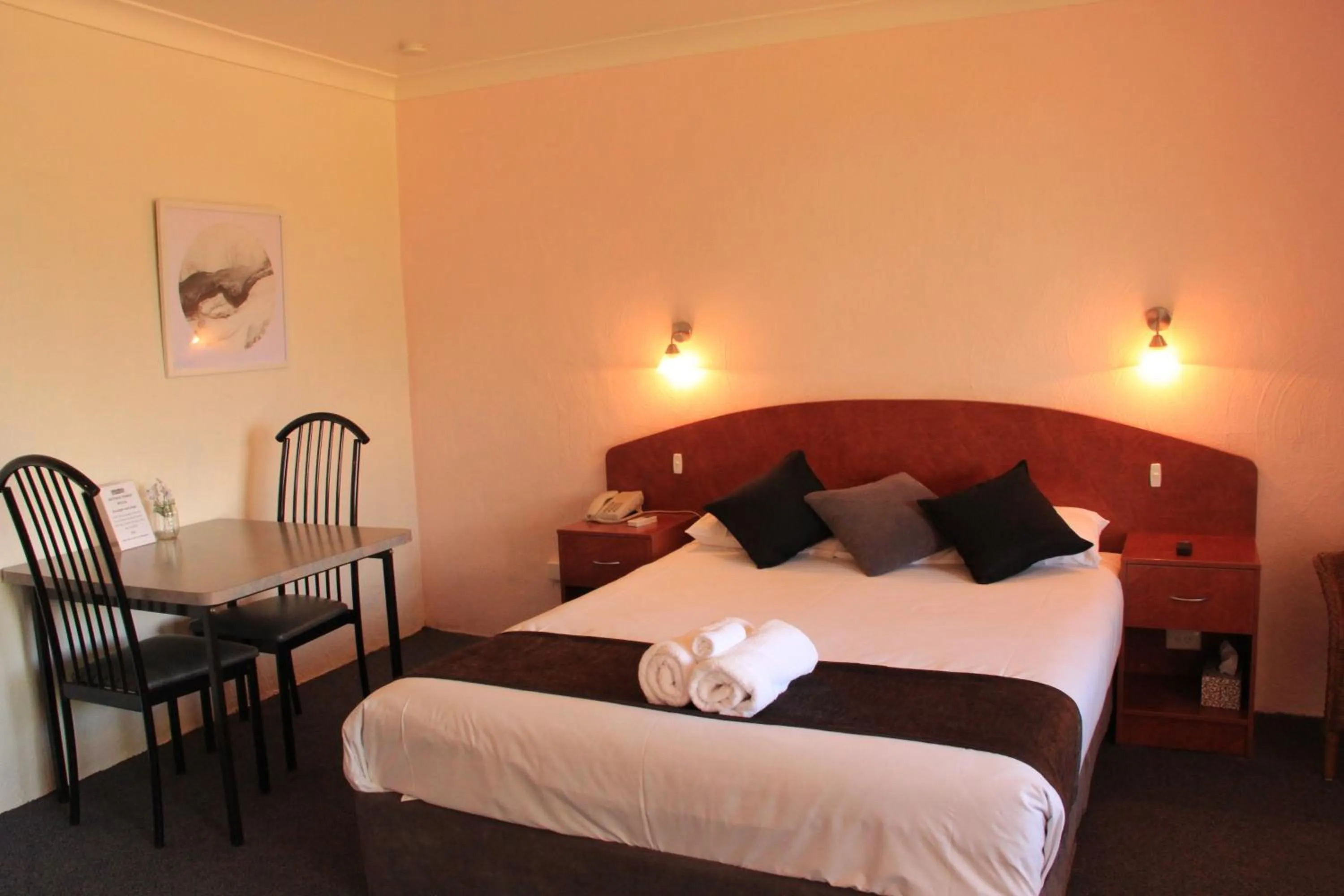 Bedroom, Bed in Childers Gateway Motor Inn