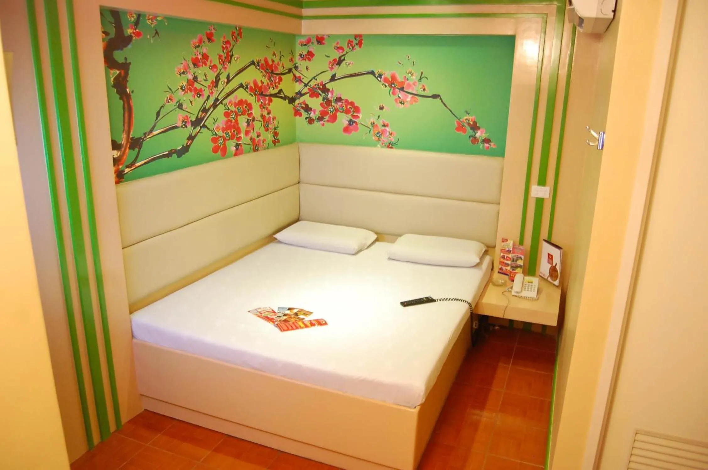 Bedroom, Bed in Hotel Sogo Quezon Avenue