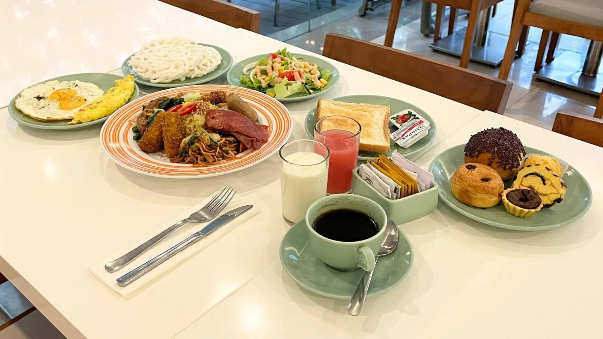 Breakfast in HARRIS Hotel Kuta Galleria - Bali