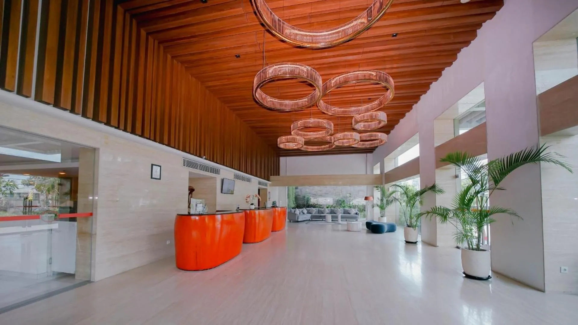 Lobby or reception in HARRIS Hotel Kuta Galleria