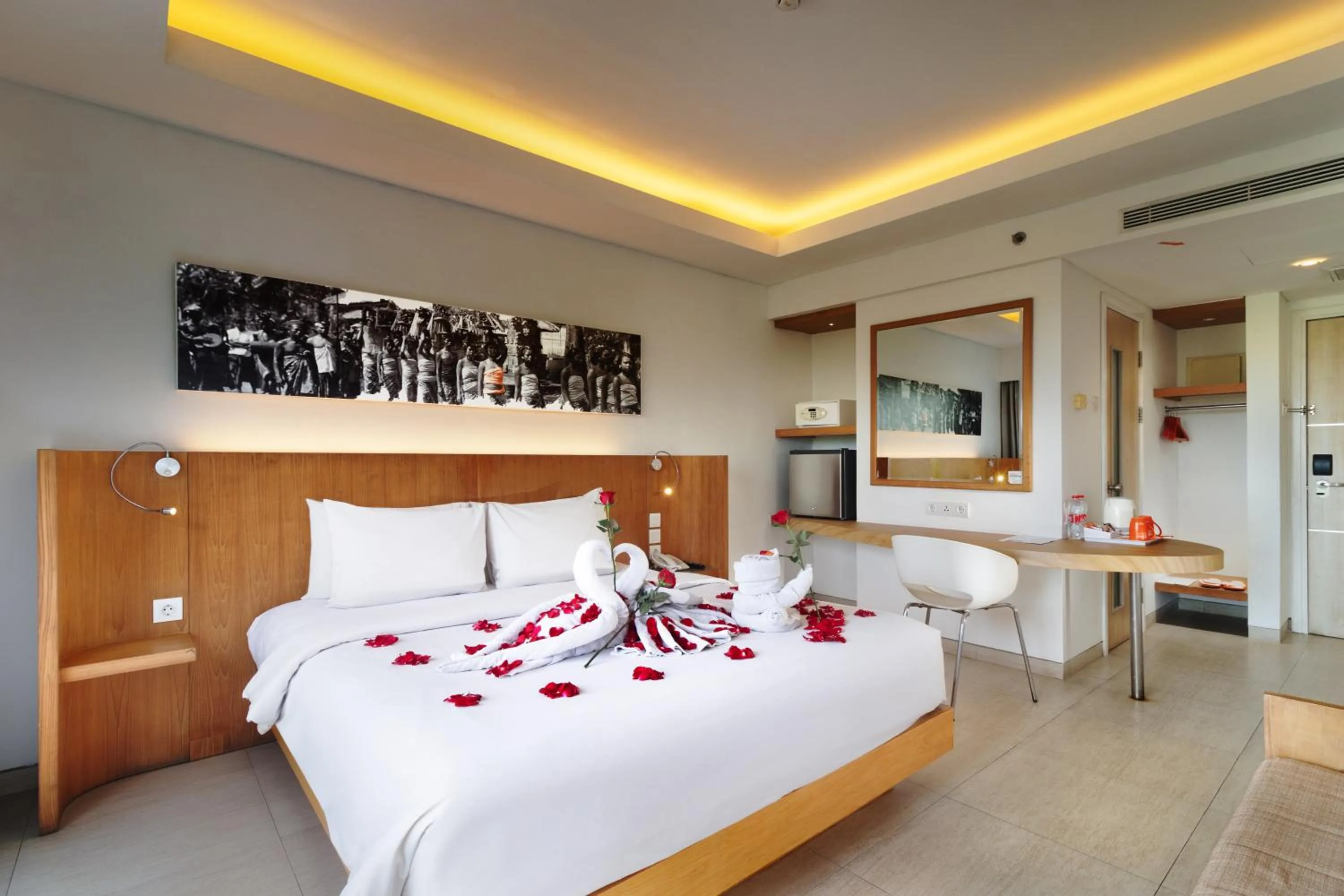 Bedroom, Bed in HARRIS Hotel Kuta Galleria - Bali