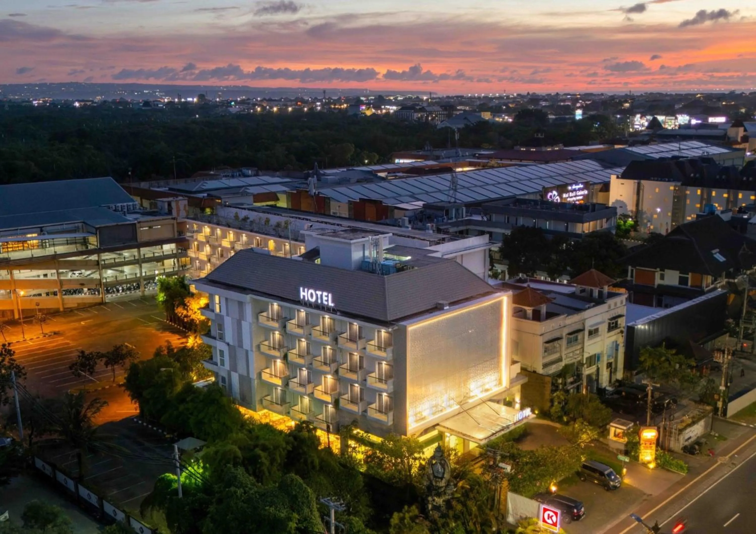 Property building in HARRIS Hotel Kuta Galleria