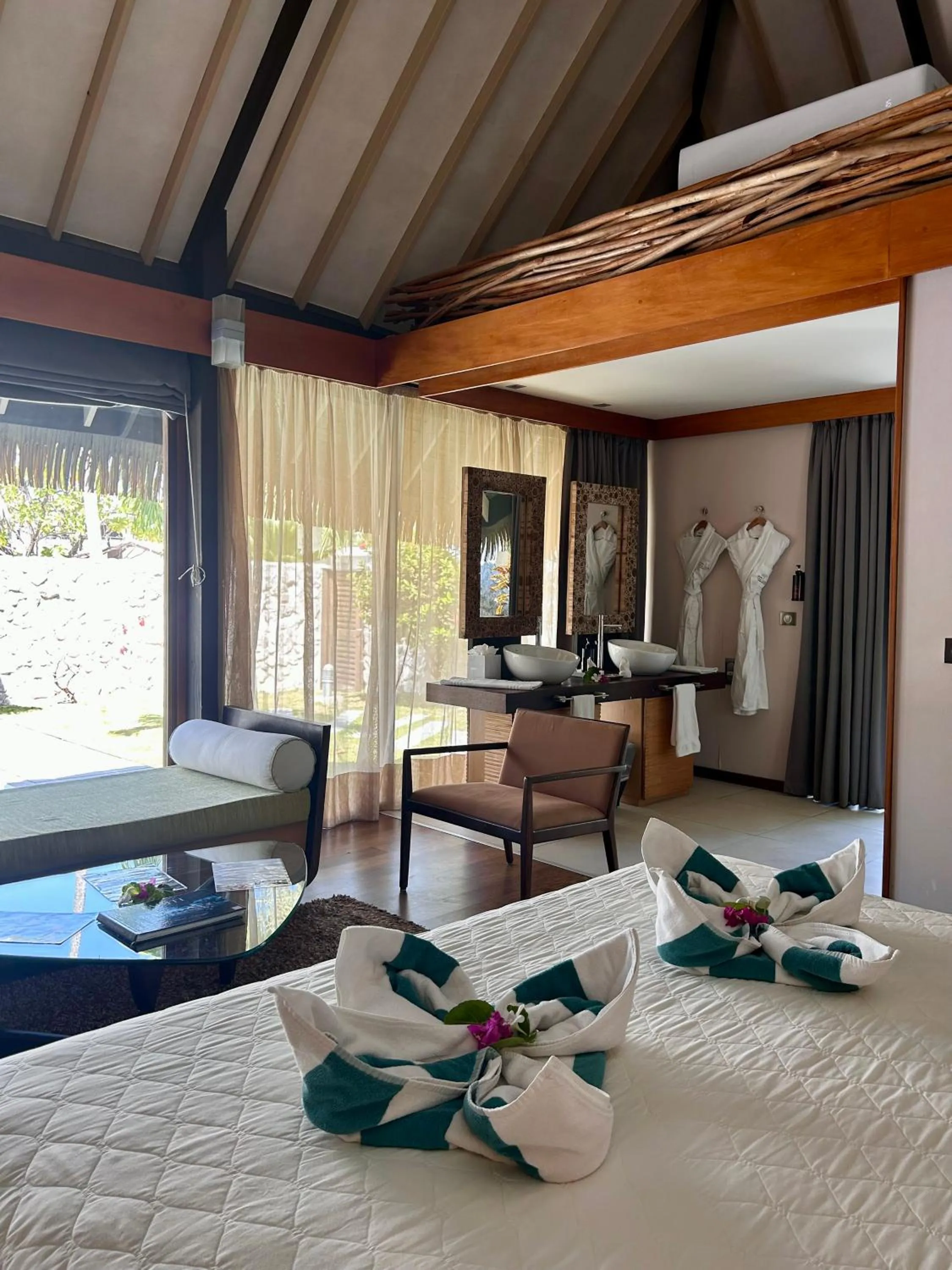 Bedroom, Bed in Hotel Kia Ora Resort & Spa