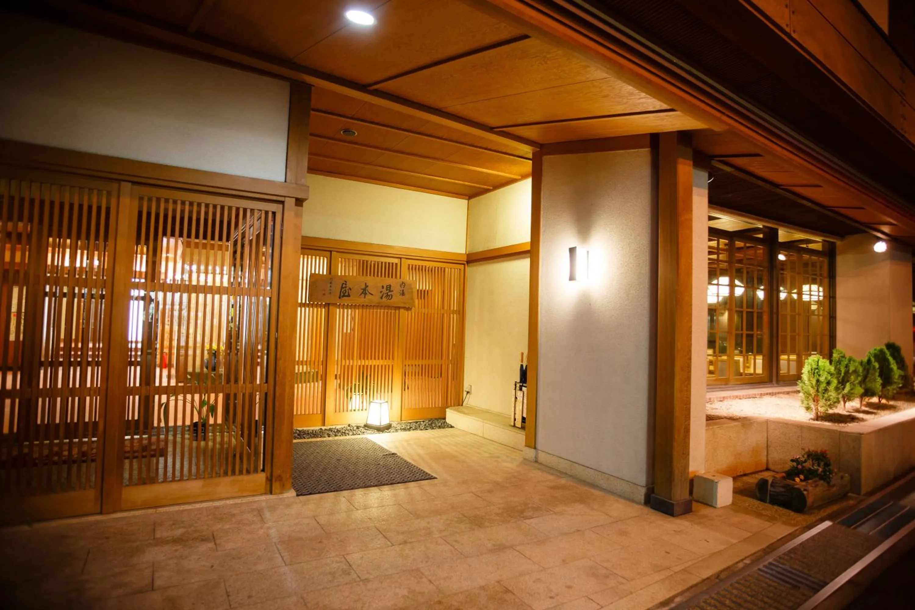 Facade/entrance in Yumotoya