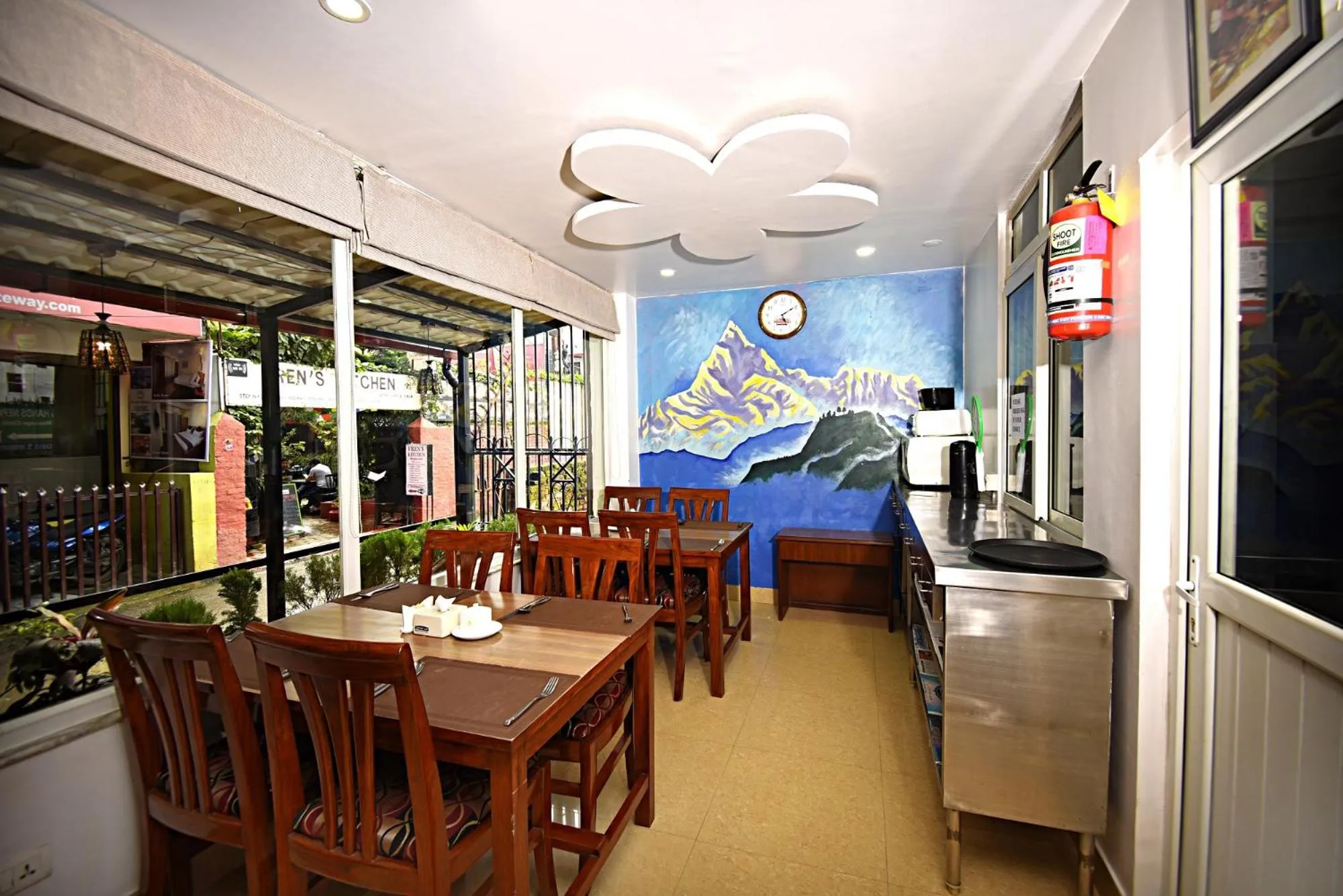 Restaurant/places to eat in Hotel Osho Home