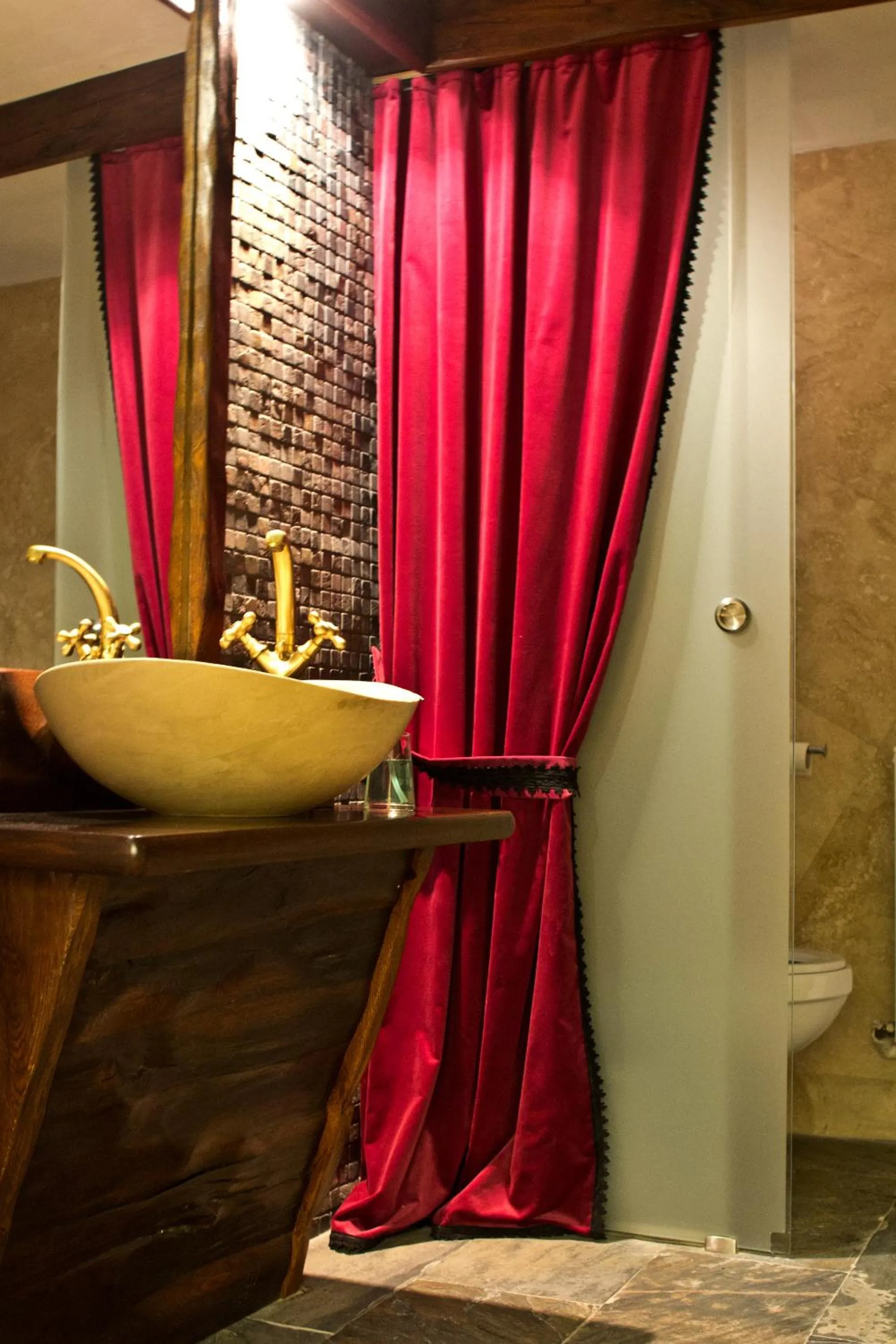 Decorative detail in Castle Hotel Daniel