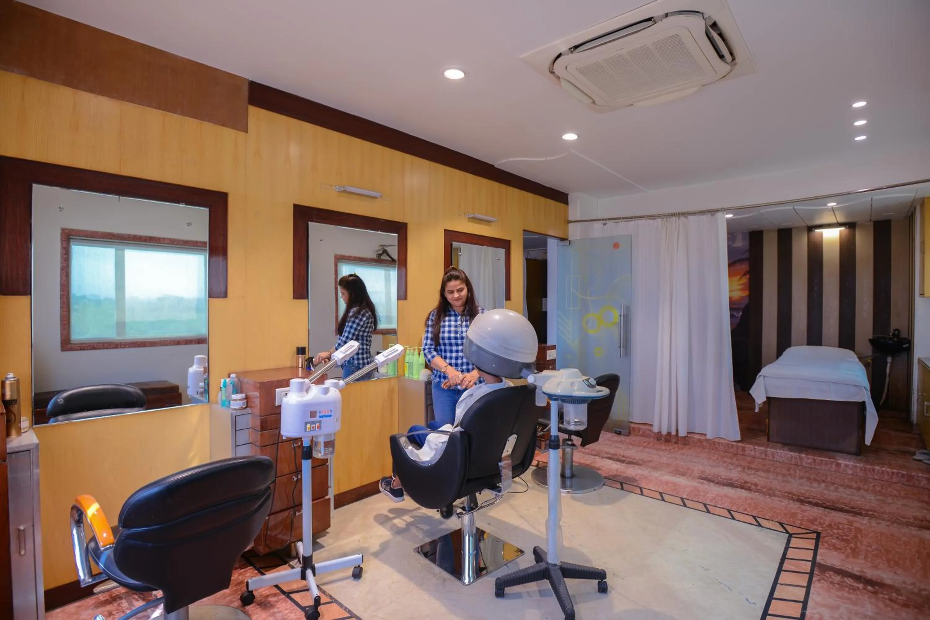 Wingston A TreeHouse Hotel, Mathura