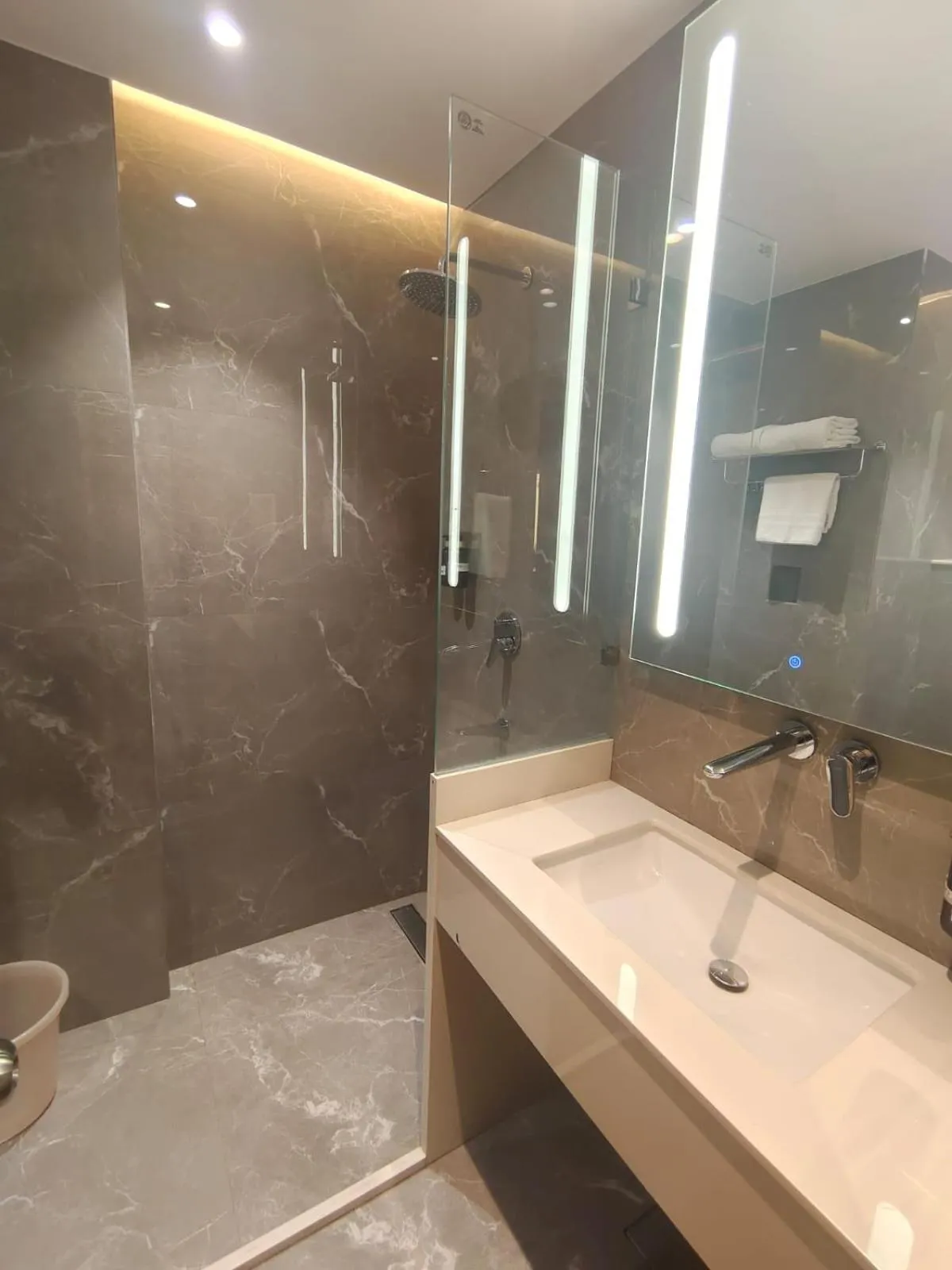 Bathroom in Wingston A TreeHouse Hotel, Mathura